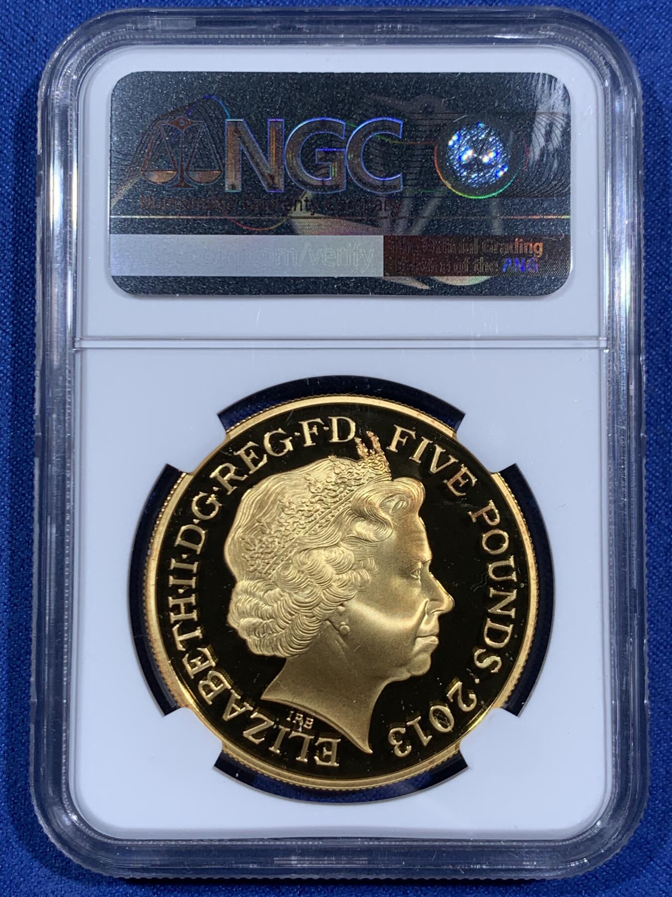 《竞宝斋》第470场 周日，周一，周二 3场连拍 （全场包邮）欢迎送拍 《珍稀币种》NGC PF69UC 英国2013年伊丽莎白女王加冕60周年5英镑镀金版精制纪念银币 925银材质+镀金工艺，925银，28.28克重，限量发行2547枚，盒证齐全