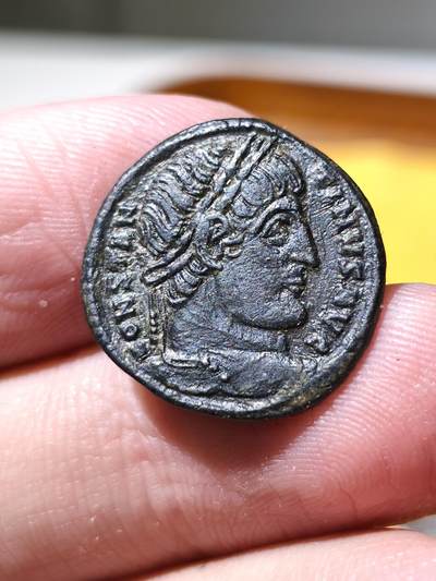 星盘世界钱币拍卖 - 美品！君士坦丁一世  公元306-337年在位。  正面：皇帝头像。  背面：军塔营门