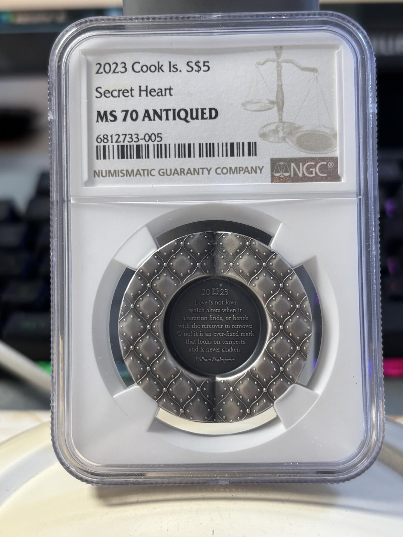 第194期拍卖 库克2023年秘密之心独特的爱1盎司仿古纪念银币NGC-MS70,999银，发行2023枚