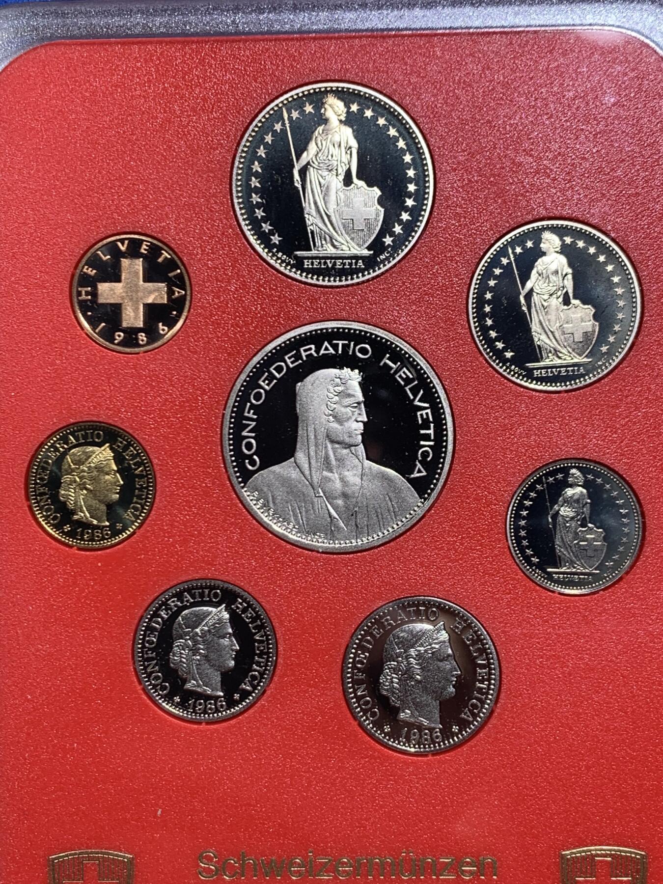 《竞宝斋》第470场 周日，周一，周二 3场连拍 （全场包邮）欢迎送拍 瑞士1986年精制套币 册装