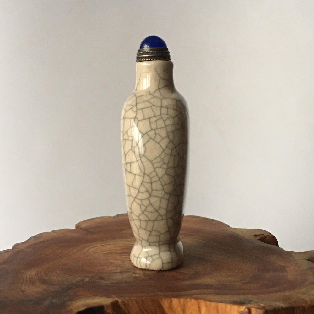      青金蓝色盖子配六七十年代耀州窑瓷质鼻烟壶开片釉库存老货旧藏文玩艺术收藏