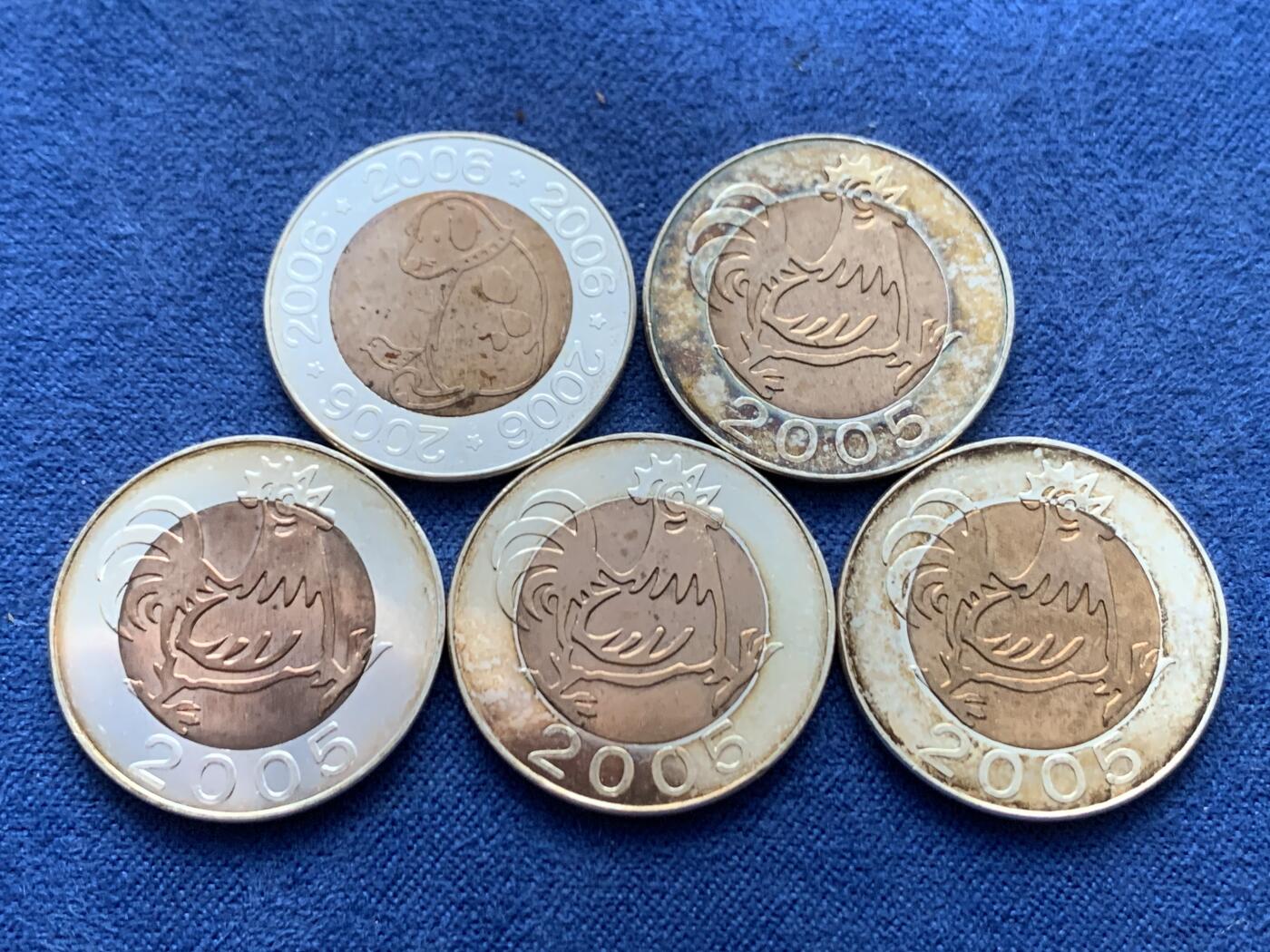 《竞宝斋》第470场 周日，周一，周二 3场连拍 （全场包邮）欢迎送拍 五枚一组 日本套币拆出小双材质纪念章，外圈为925银，内芯为铜 总重30.6g