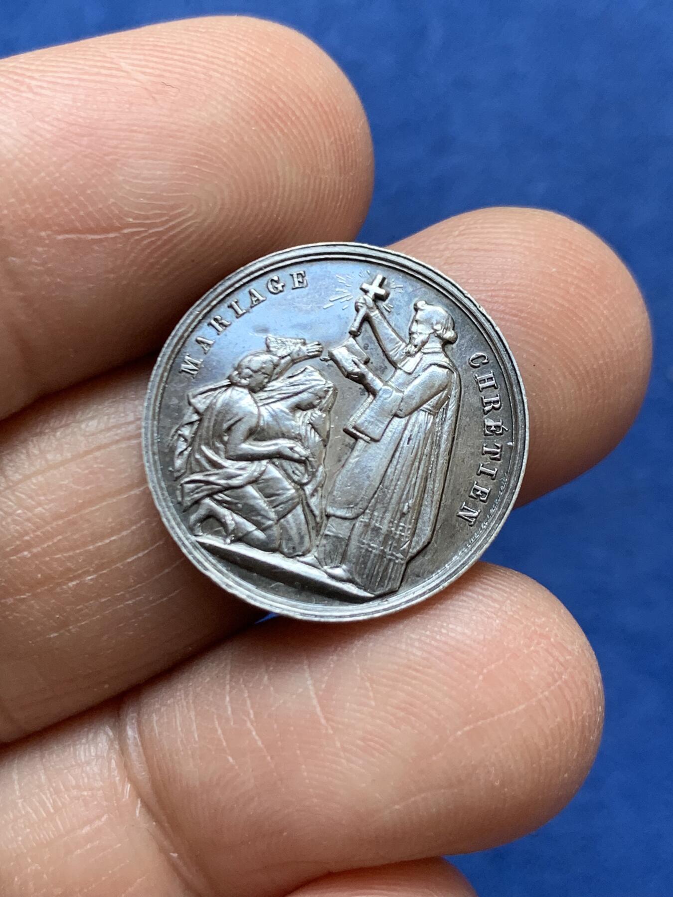 《竞宝斋》第470场 周日，周一，周二 3场连拍 （全场包邮）欢迎送拍 法国婚姻与爱情纪念银章 背面无刻字 3.05克 20mm