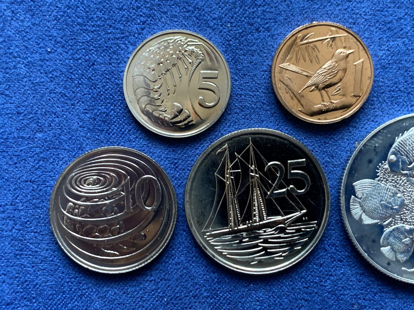 《竞宝斋》第470场 周日，周一，周二 3场连拍 （全场包邮）欢迎送拍 五枚一组 开曼群岛1972年伊丽莎白二世1分、5分、10分、25分、50分 其中50分为银币（925银 10.6克）