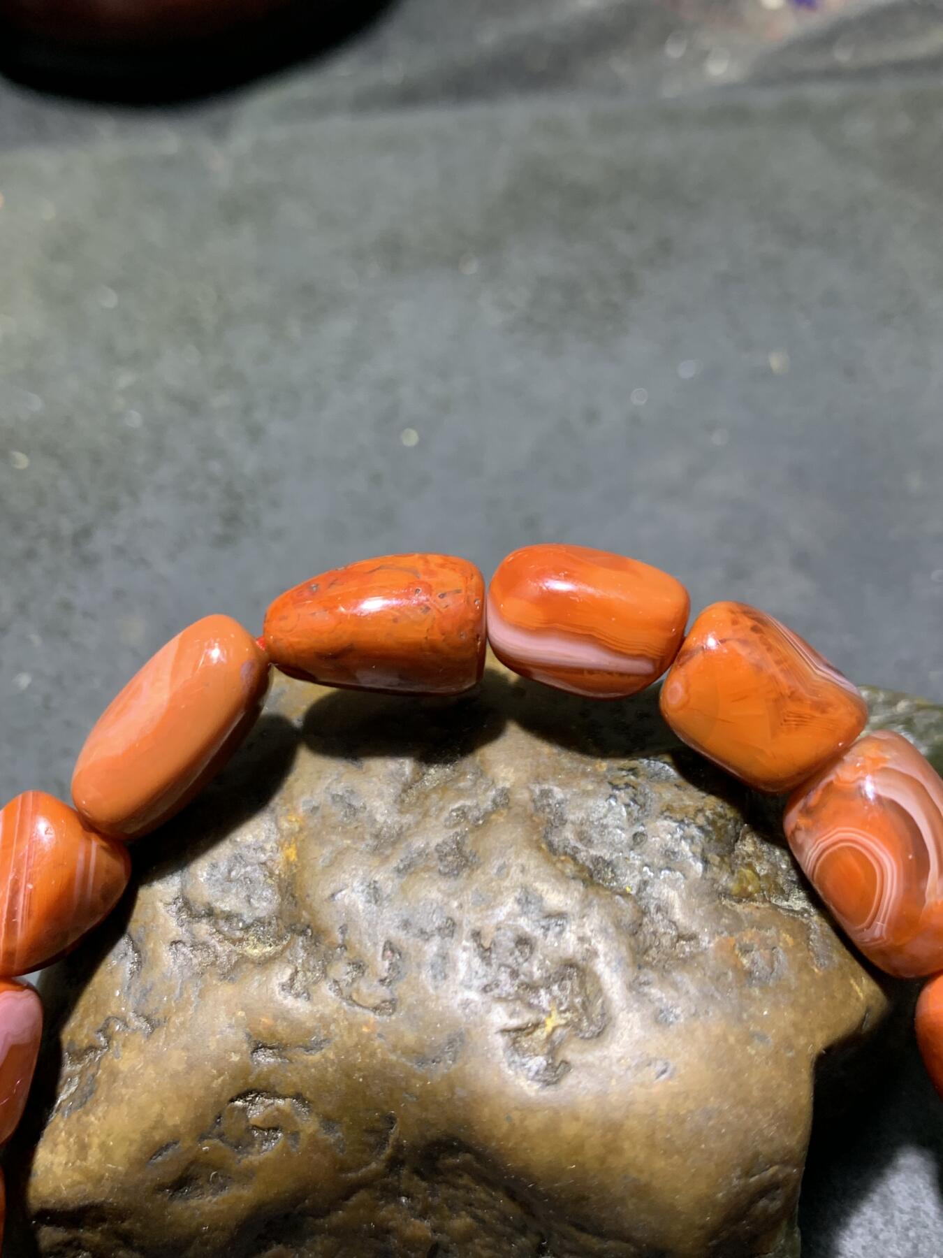 精美川料红白南红玛瑙随形单圈手串一条