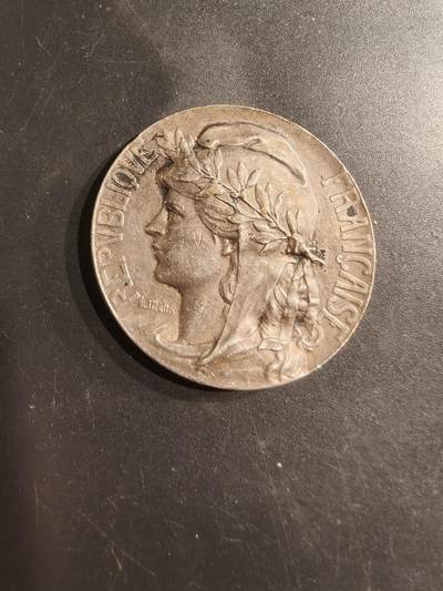 老王徽章第187期 - 法国玛丽安娜镀银大铜章    大师马特版    直径41mm    重量27.5g