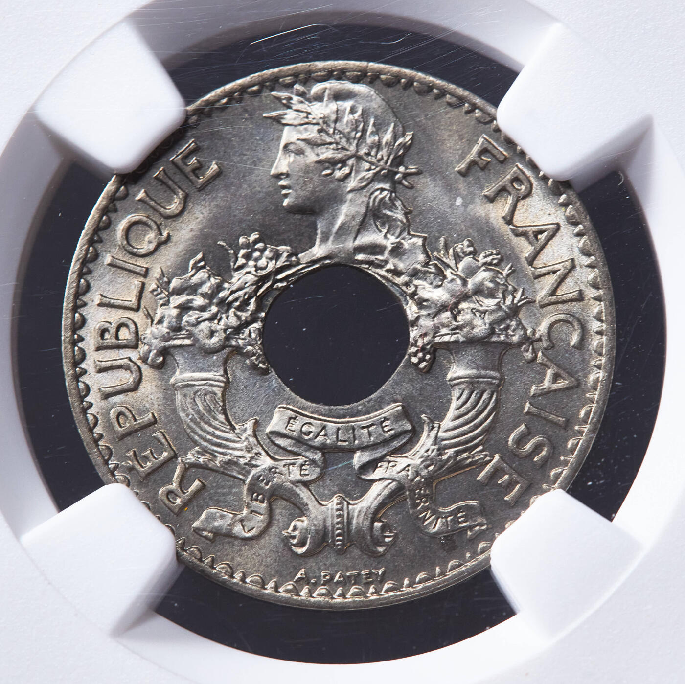 【俄甄集藏】2026年(049)03-18星期三 晚 19:30 全场包邮 法属印度支那1938年中孔5分镍币，NGC MS66，卷拆黄油彩，十字转光，顶级状态