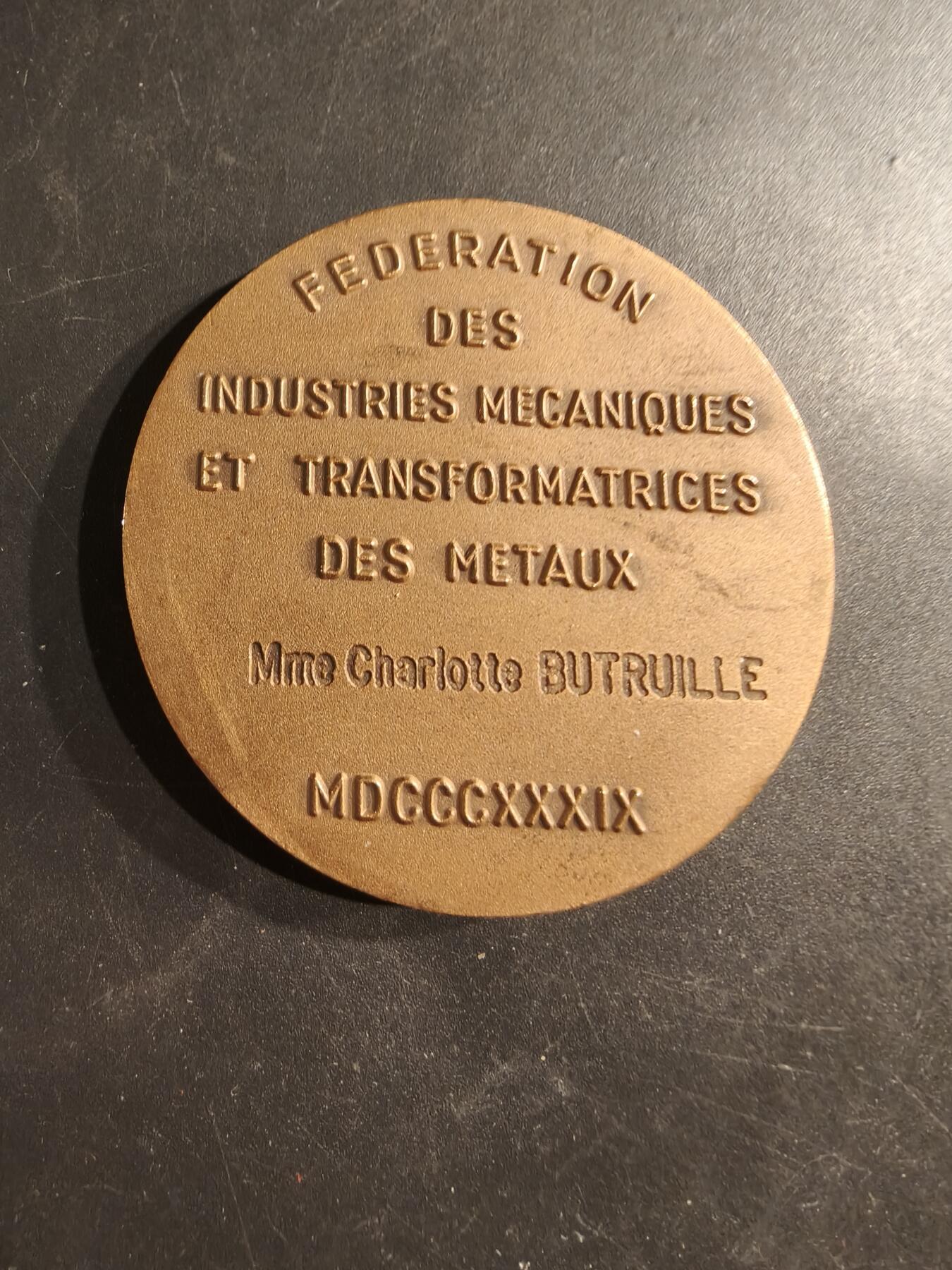 老王徽章第187期 法国机械加工与金属制造联合会大铜章     直径54mm    重量90.9g