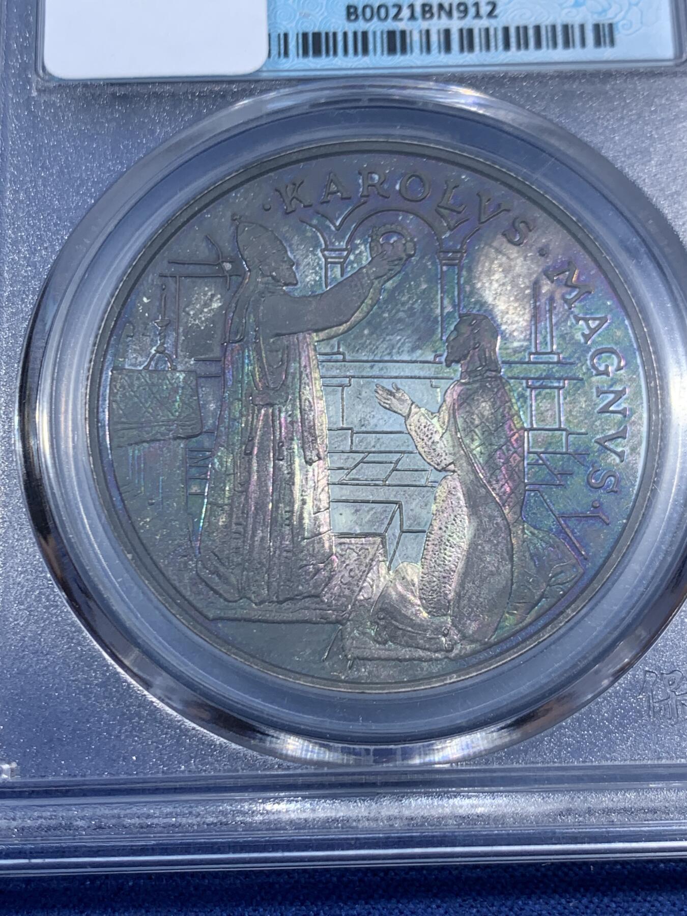 《竞宝斋》第470场 周日，周一，周二 3场连拍 （全场包邮）欢迎送拍 安道尔1996年10第纳尔精制银币 主题为教皇为查理曼大帝加冕 正面五彩包浆非常美 925银 31.47克 铸造量30000枚