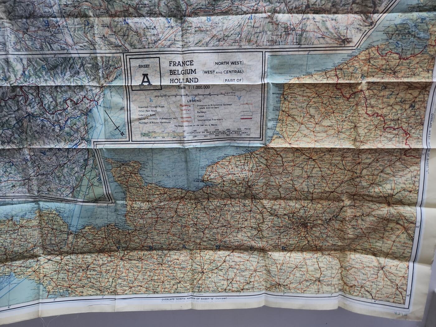 南水社第3次拍卖 春季专场 二战英军／美军MI9 43A/B 1:1,000,000 双面丝质逃生地图 包含法国 瑞士和西班牙边界盟军飞行员空降兵 战略情报局