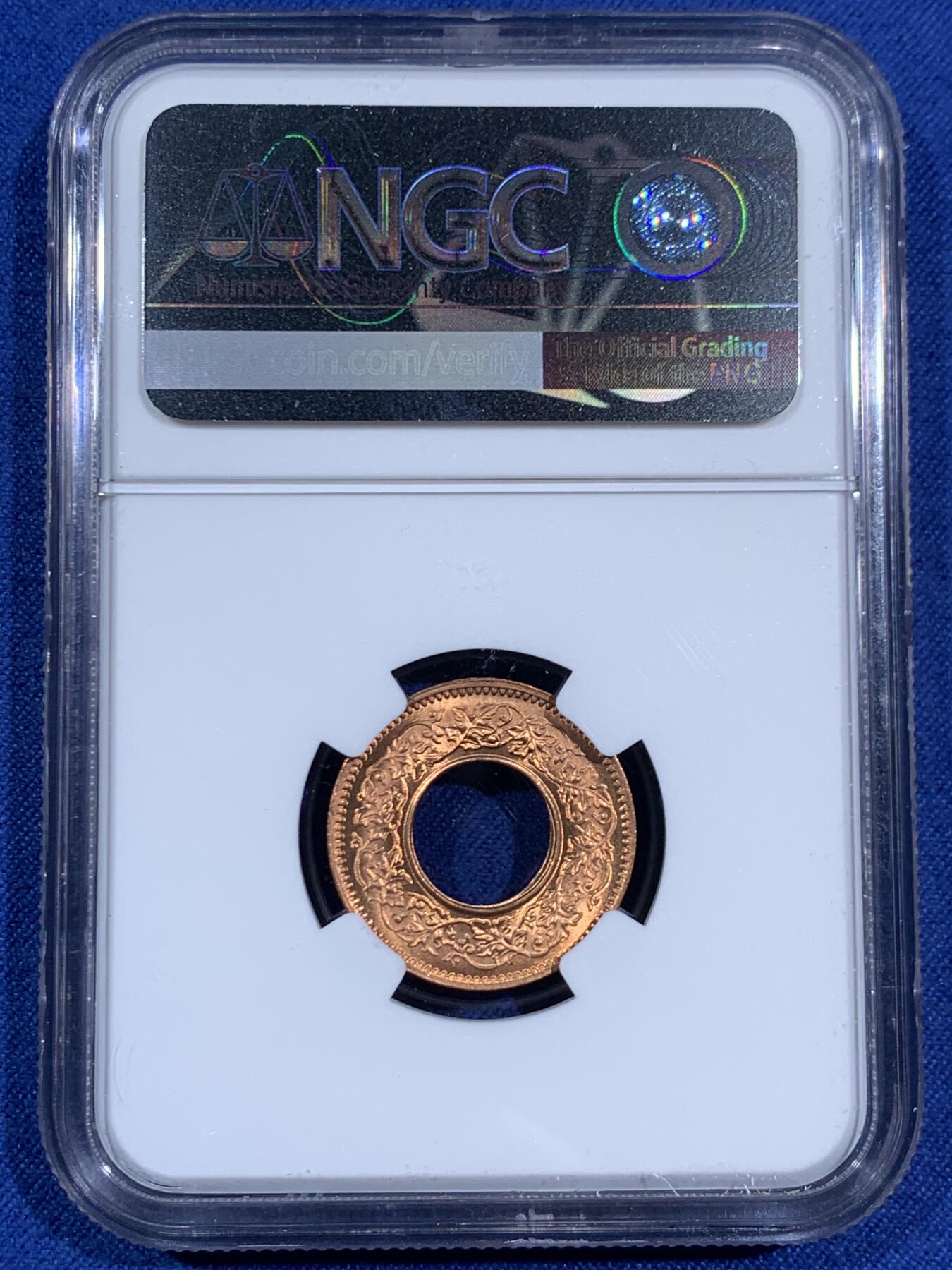 《竞宝斋》第470场 周日，周一，周二 3场连拍 （全场包邮）欢迎送拍 NGC MS66RD 英属印度 1943年 1PICE 中孔铜币 亚军分