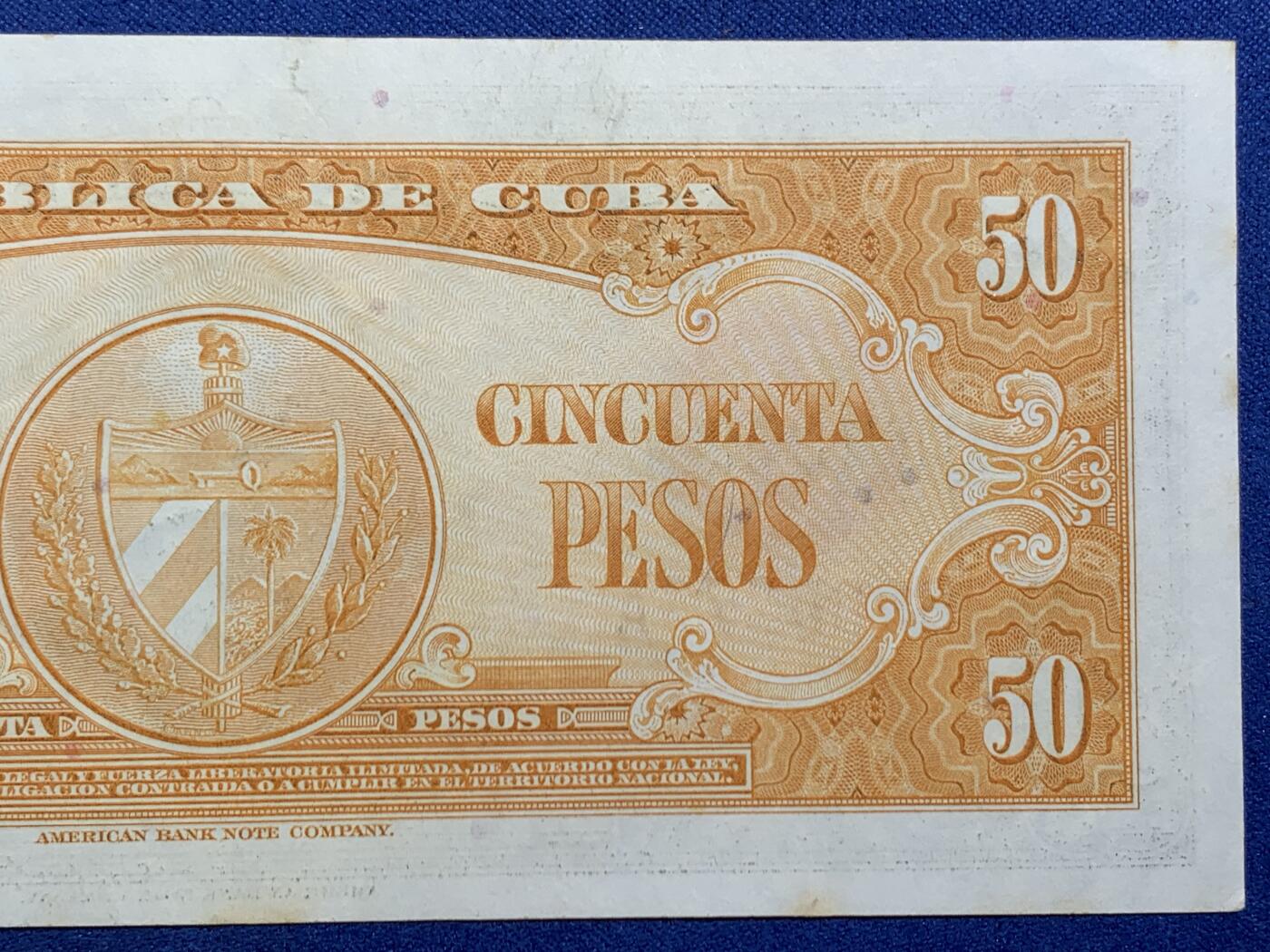 《竞宝斋》第470场 周日，周一，周二 3场连拍 （全场包邮）欢迎送拍 古巴1958年50比索原票，好品状态，无折痕，四角好。美钞公司出品，雕刻精美，色彩诱人，正面人物为古巴开国元勋伊尼古兹将军，炯炯有神，如在目前，背面采用美金黄金券橙黄色油墨，金光璀璨，雍容华贵。细节见图