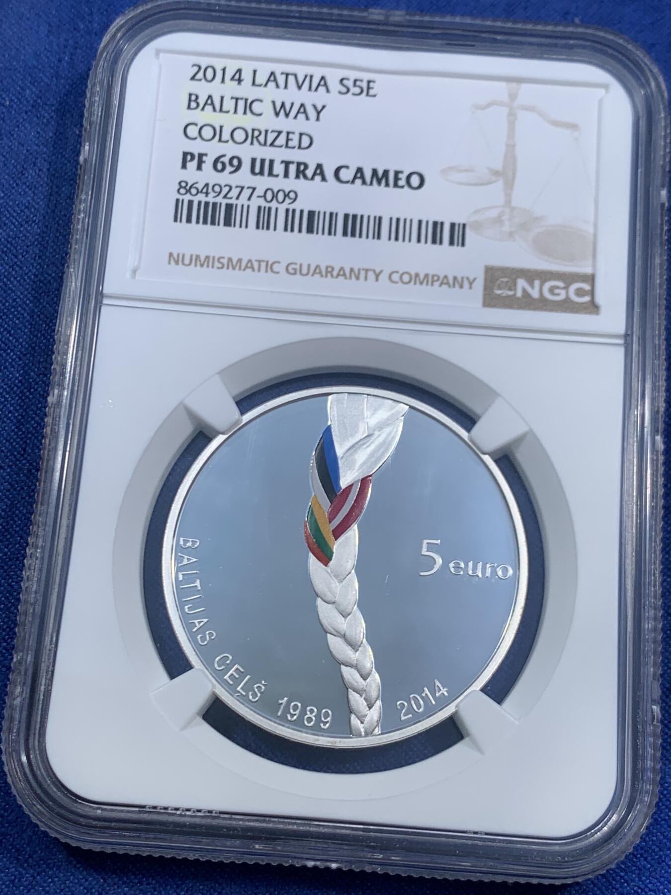 《竞宝斋》第470场 周日，周一，周二 3场连拍 （全场包邮）欢迎送拍 NGC PF69UC 拉脱维亚2014年波罗的海之路独立25周年彩银精制银币（荣膺2015年硬币之星世界纪念币大赛 年度最佳银币 第2名及2016年世界硬币大赛 最佳当代事件，）925银材质，币重22克，限量发行10000枚，盒证齐全【双料世界大赛获奖币】