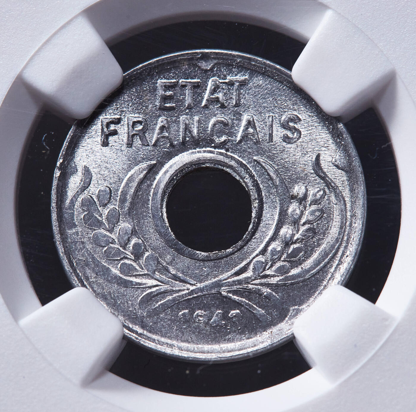 【俄甄集藏】2026年(049)03-18星期三 晚 19:30 全场包邮 法属印度支那1943年中孔1分、5分L铝币两枚一组，NGC MS65，转光品相