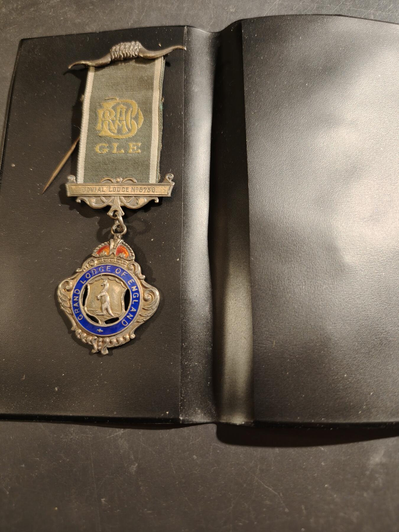 老王徽章第187期 英国皇家野牛兄弟会奖章   925银镀金珐琅    原盒     20g