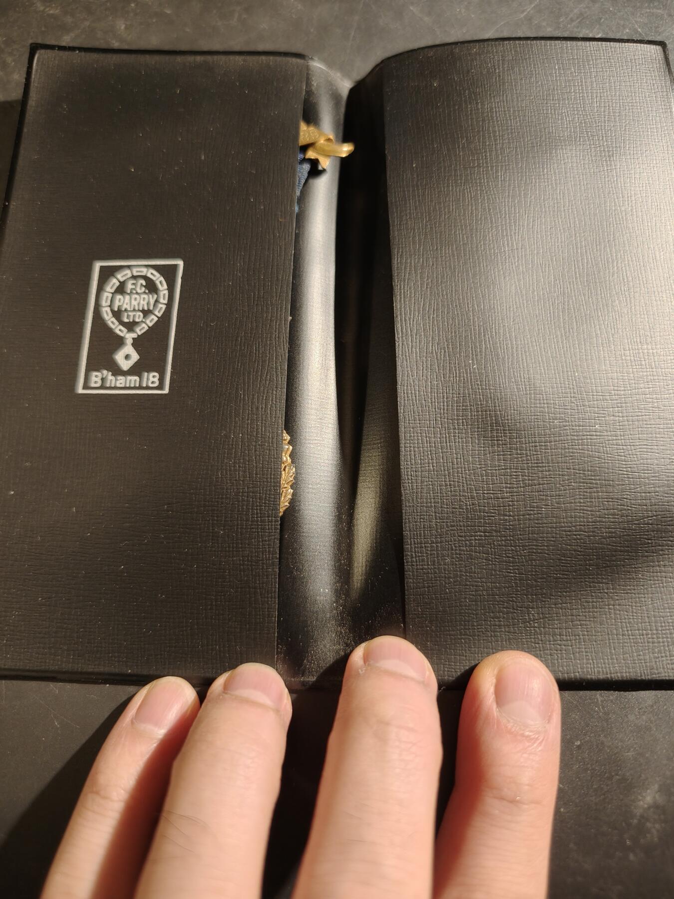 老王徽章第187期 英国皇家野牛兄弟会奖章   925银镀金珐琅    原盒    30g