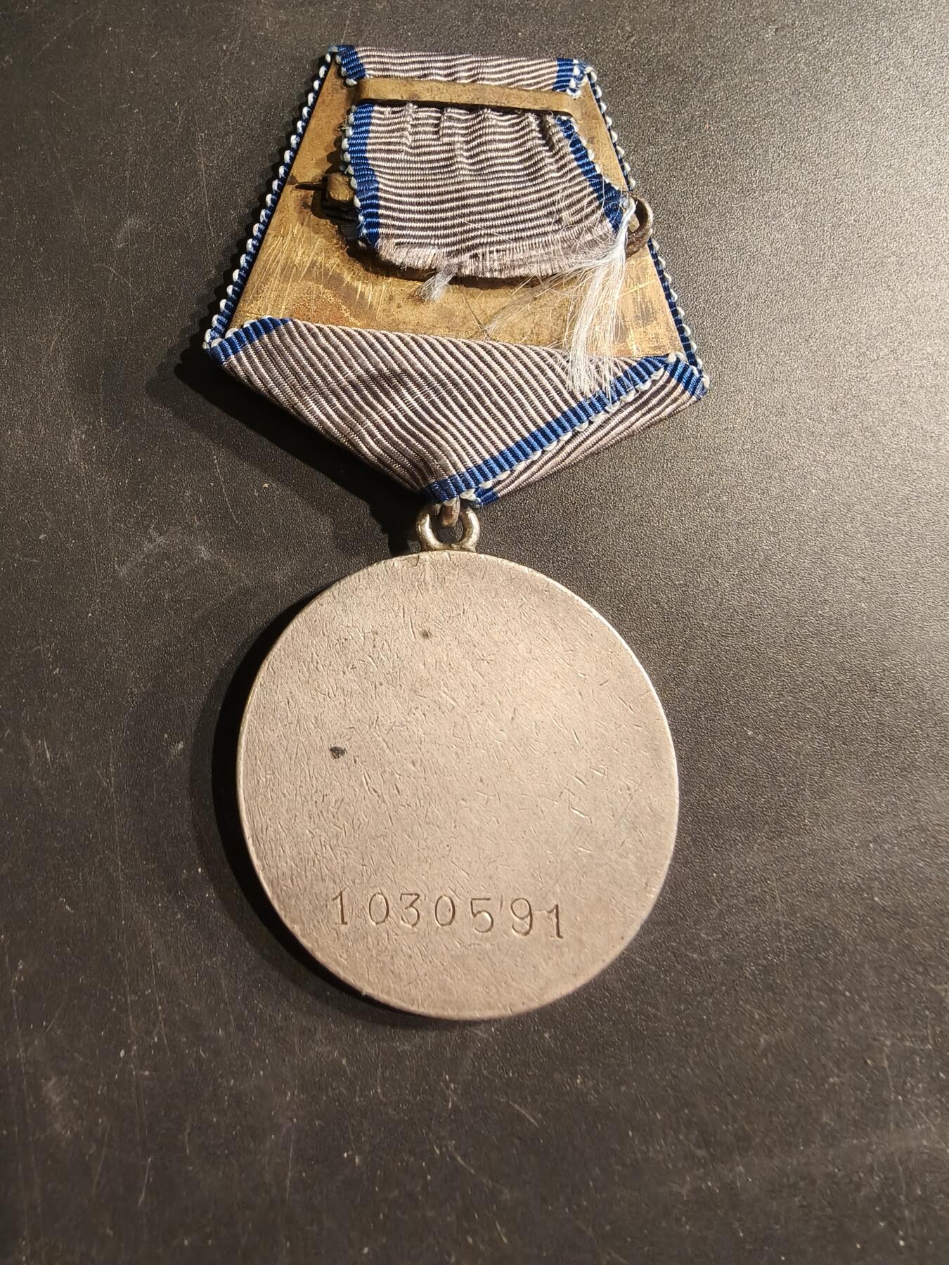 老王徽章第187期 苏联勇敢奖章    925银质珐琅    103万号段    40g