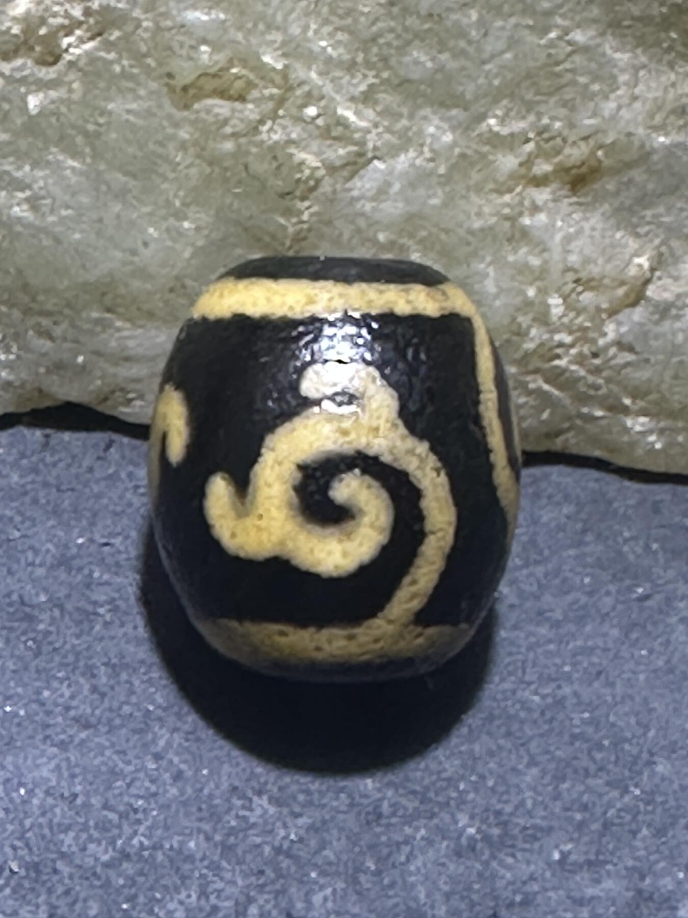 仅此一颗，精品藏传牙黄度母玛瑙天珠一颗