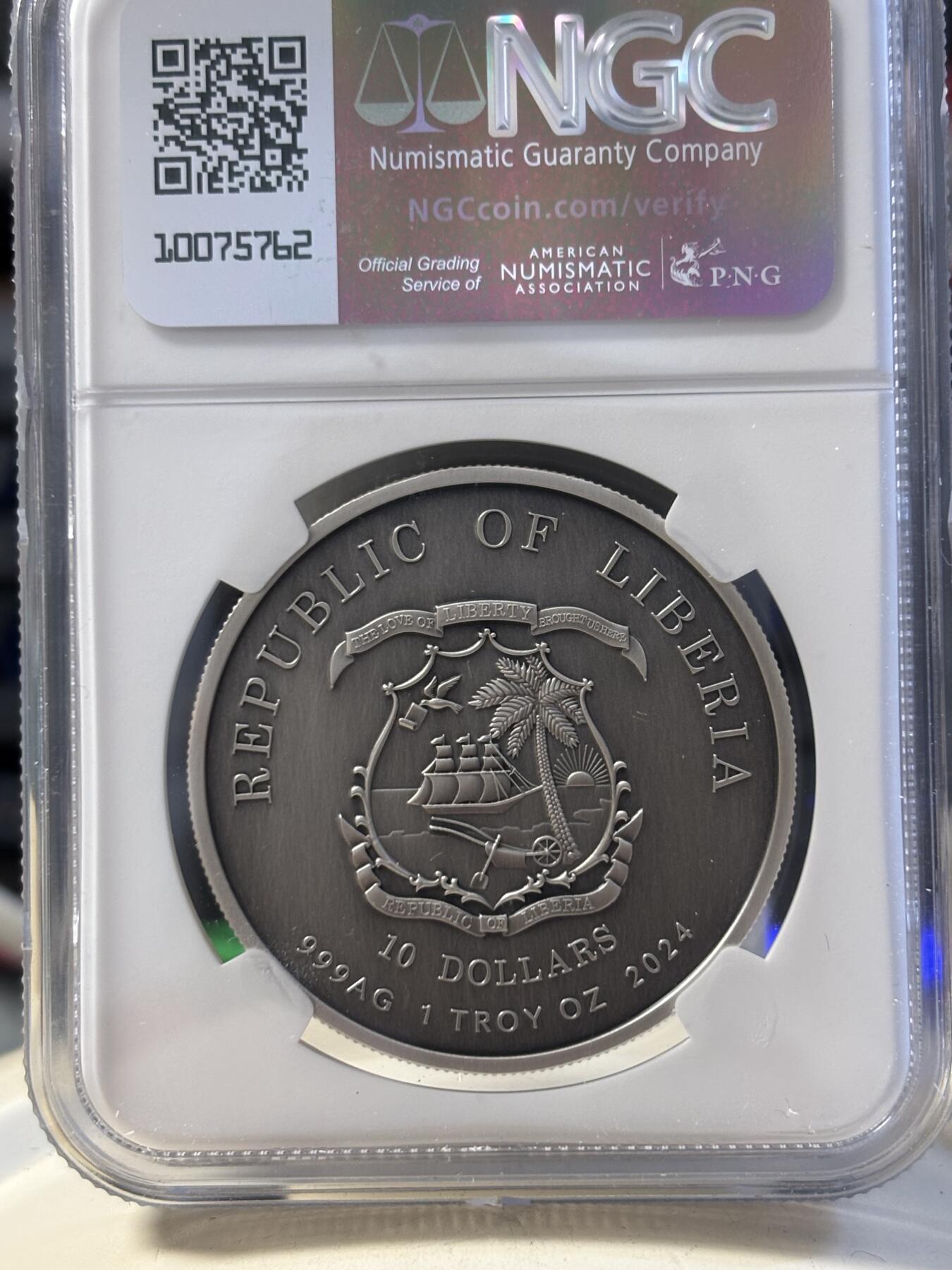 第194期拍卖 利比里亚2024年二战光荣勋章1盎司仿古彩珐琅银币NGC-MS70首，999银，发行43枚