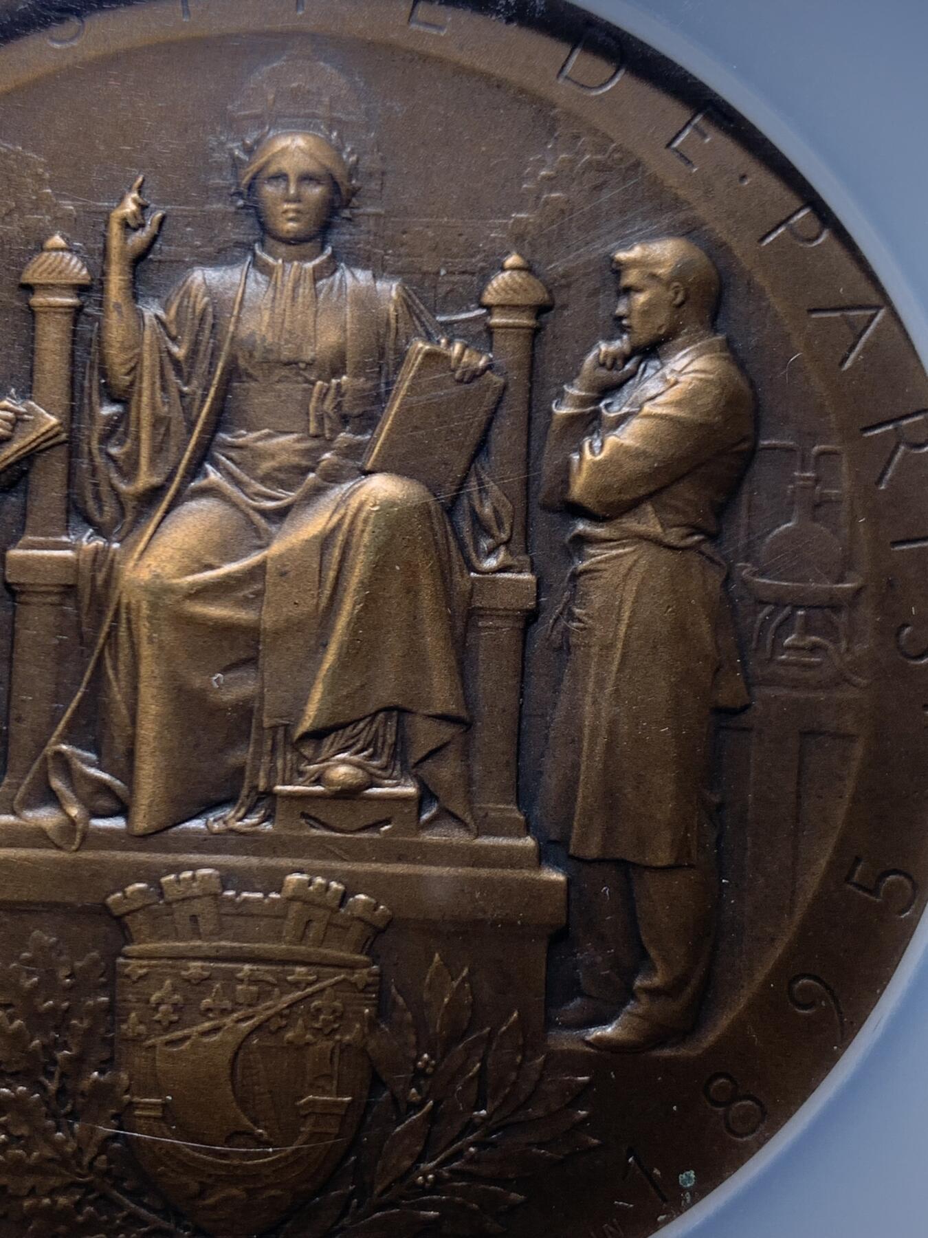 《竞宝斋》第470场 周日，周一，周二 3场连拍 （全场包邮）欢迎送拍 NGC MS63BN 法国1895年巴黎大学纪念铜章 稀缺超大加厚老盒