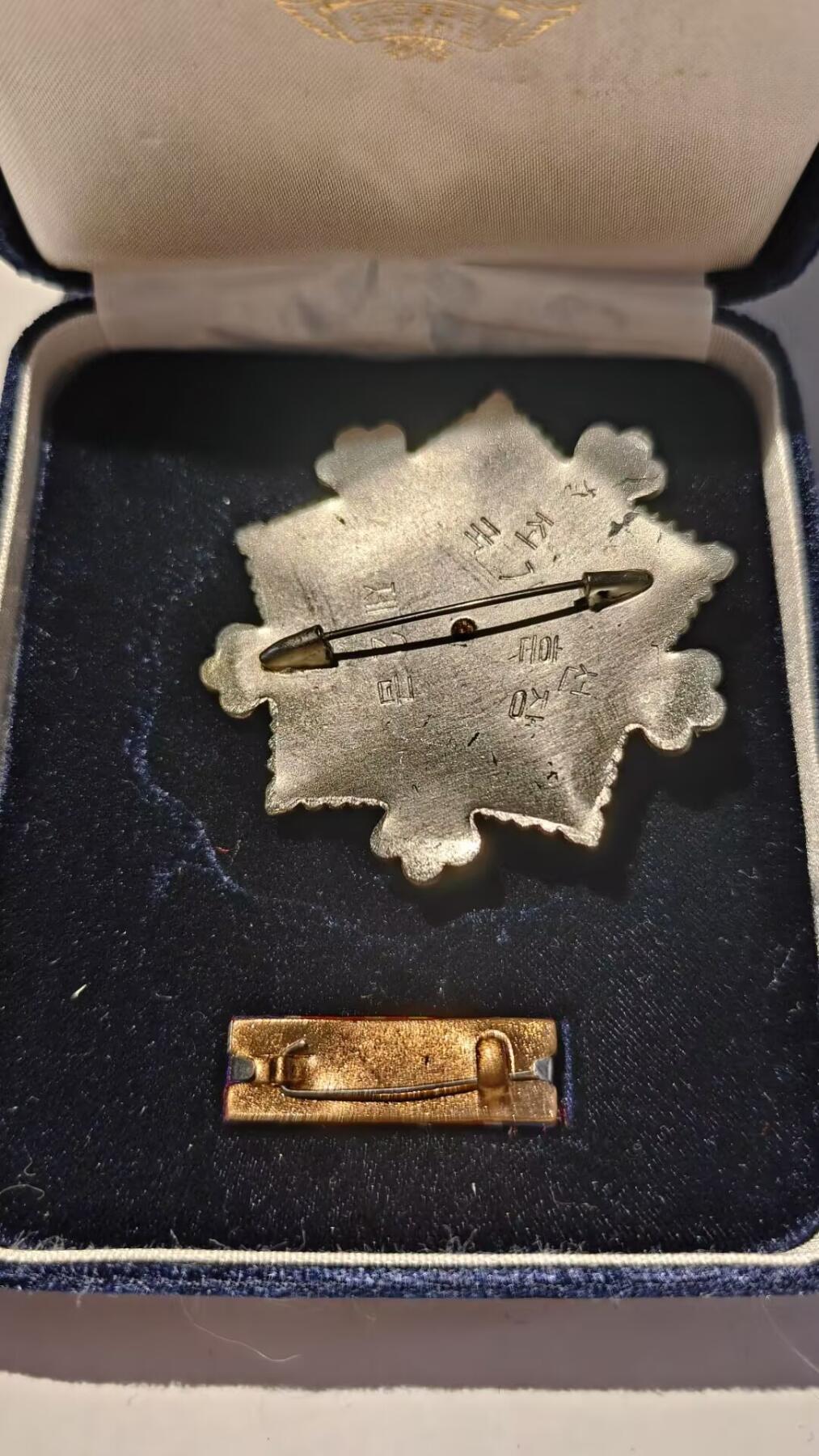 东亚勋章徽章主题拍卖 ⑨ 朝鲜二级国旗（带盒带略