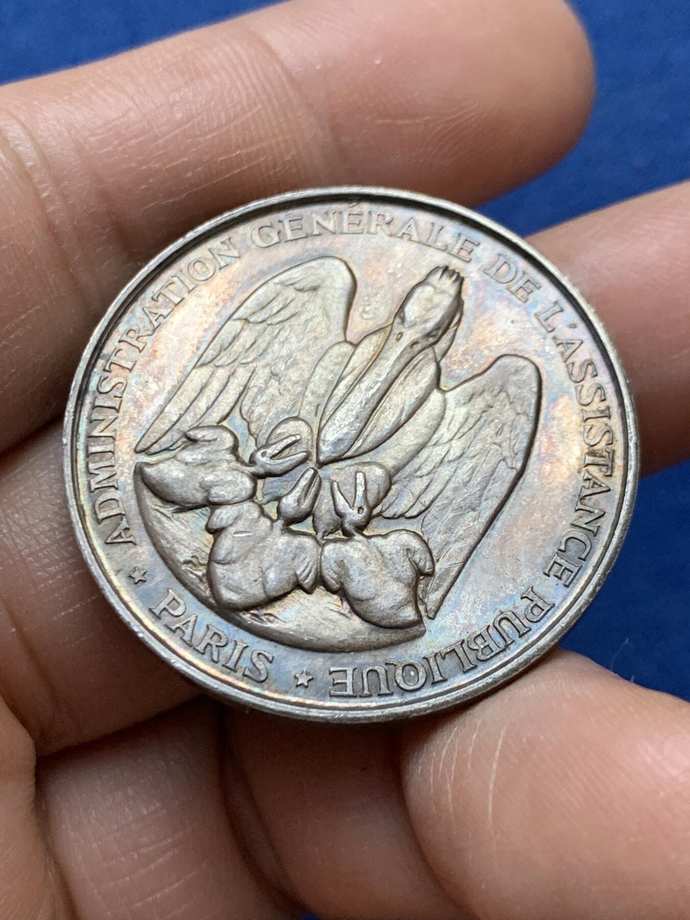 《竞宝斋》第470场 周日，周一，周二 3场连拍 （全场包邮）欢迎送拍 19世纪法国医学之父希波克拉底银章 19.1克 34.2mm  丰饶角银标