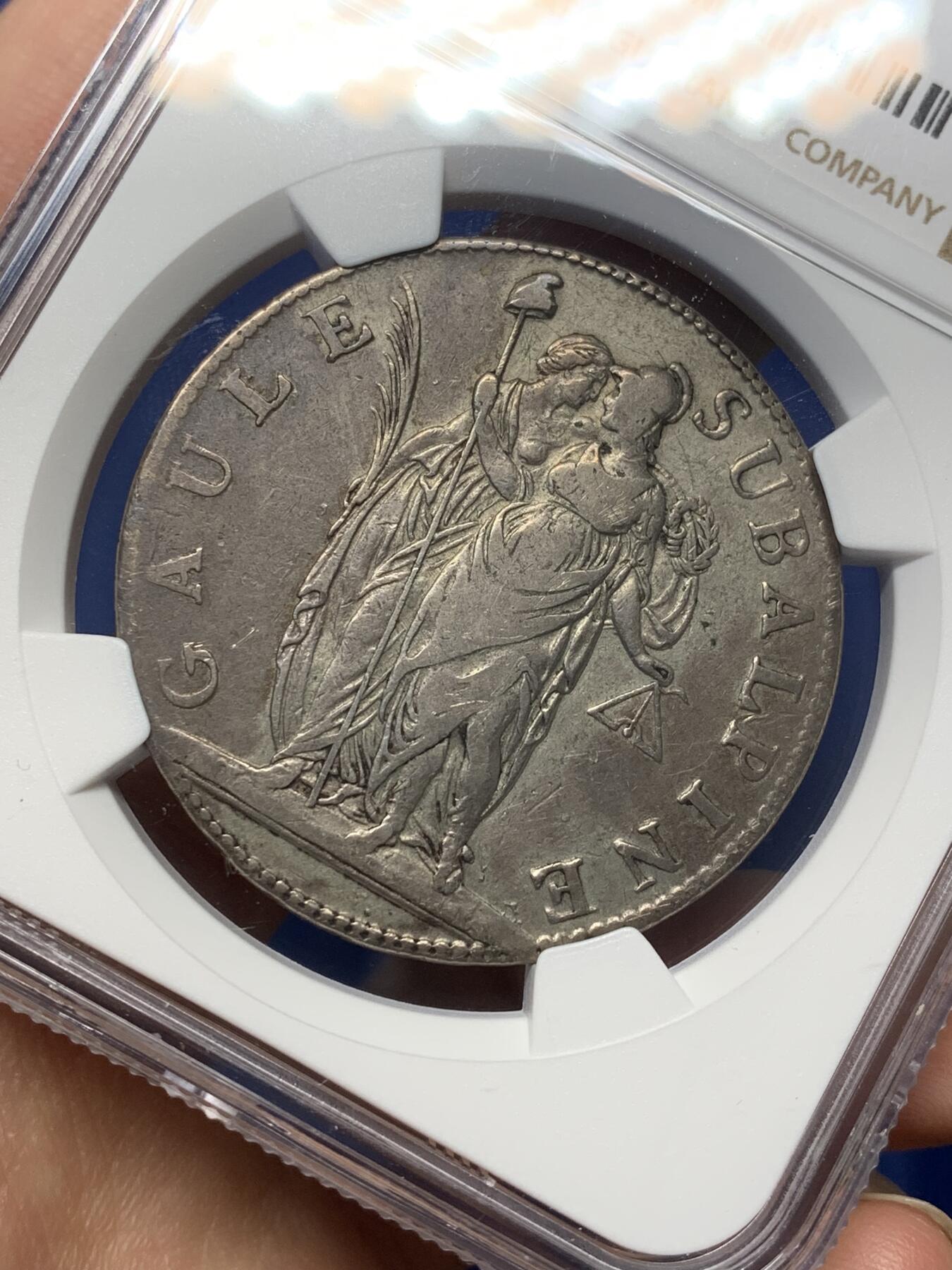 《竞宝斋》第470场 周日，周一，周二 3场连拍 （全场包邮）欢迎送拍 NGC VFD 意大利 皮埃蒙特共和国 共和10年（1802年）5法郎 银币 拿破仑在意大利建立的附庸国 只发行了两年 细节不错 传世包浆 转光漂亮 拿系币经典品种