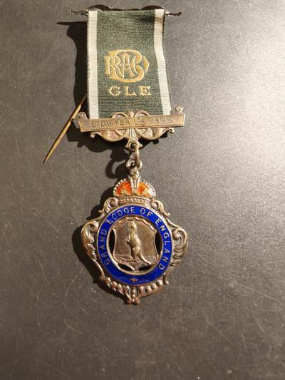 老王徽章第187期 - 英国皇家野牛兄弟会奖章   925银镀金珐琅    20.1g