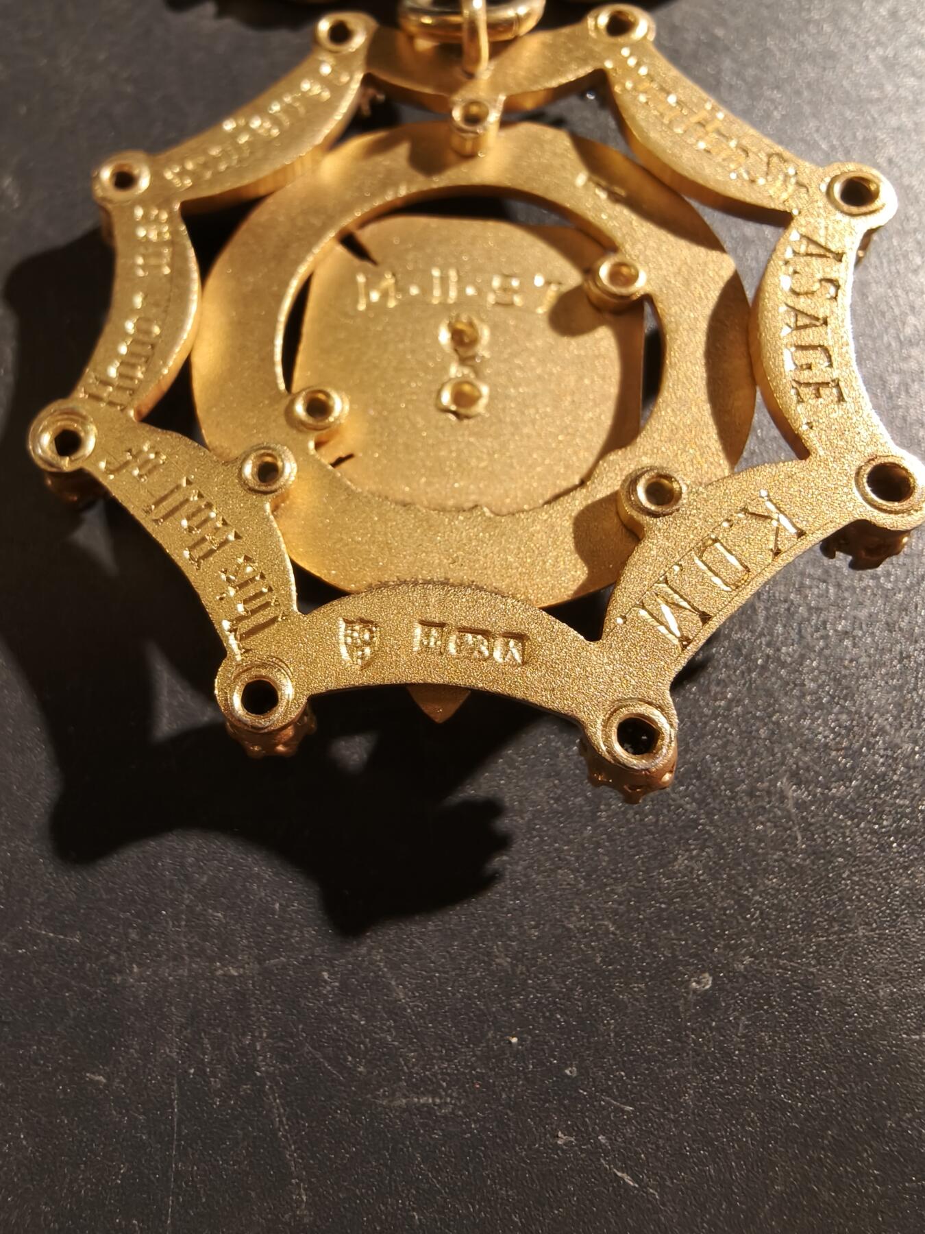 老王徽章第187期 英国皇家野牛兄弟会奖章   925银镀金珐琅    原盒    镶嵌一圈水钻