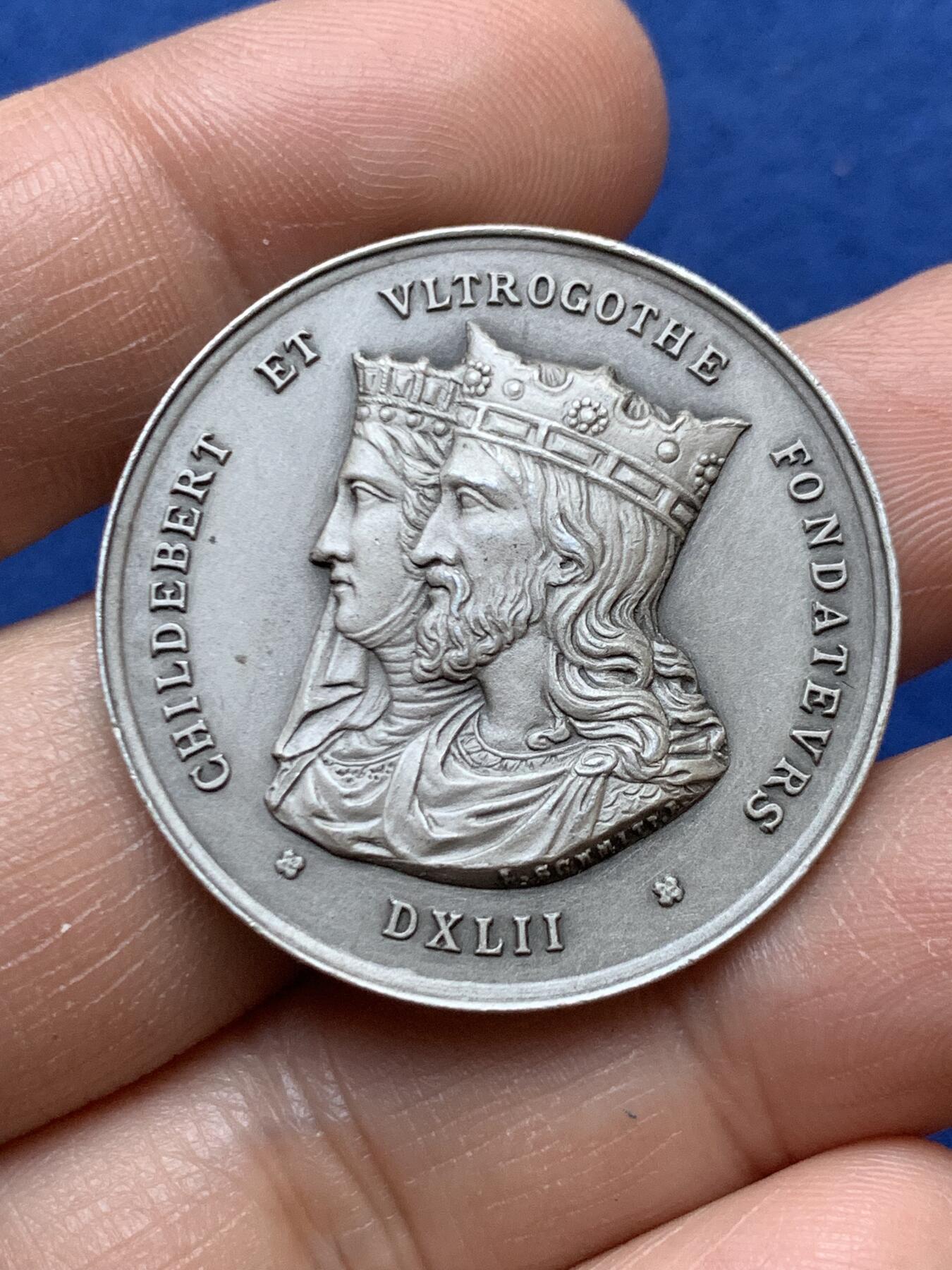 《竞宝斋》第470场 周日，周一，周二 3场连拍 （全场包邮）欢迎送拍 法国里昂市立医院总理事会银章 15.05克 34.6mm 丰饶角1银标