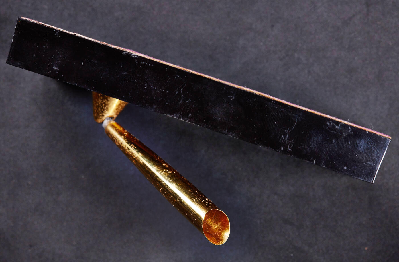 【俄甄集藏】2026年(049)03-18星期三 晚 19:30 全场包邮 苏联最高苏维埃代表证章，第10届5号别针版，极小号，银质珐琅，带笔架和资料，获得者为阿列克谢·瓦西里耶维奇·维克托罗夫，曾被授予苏联社会主义劳动英雄称号，自1975年担任俄罗斯委员会全俄中央委员会秘书，章体左下角珐琅有磕碰缺损，细节见图，重量：11.4克