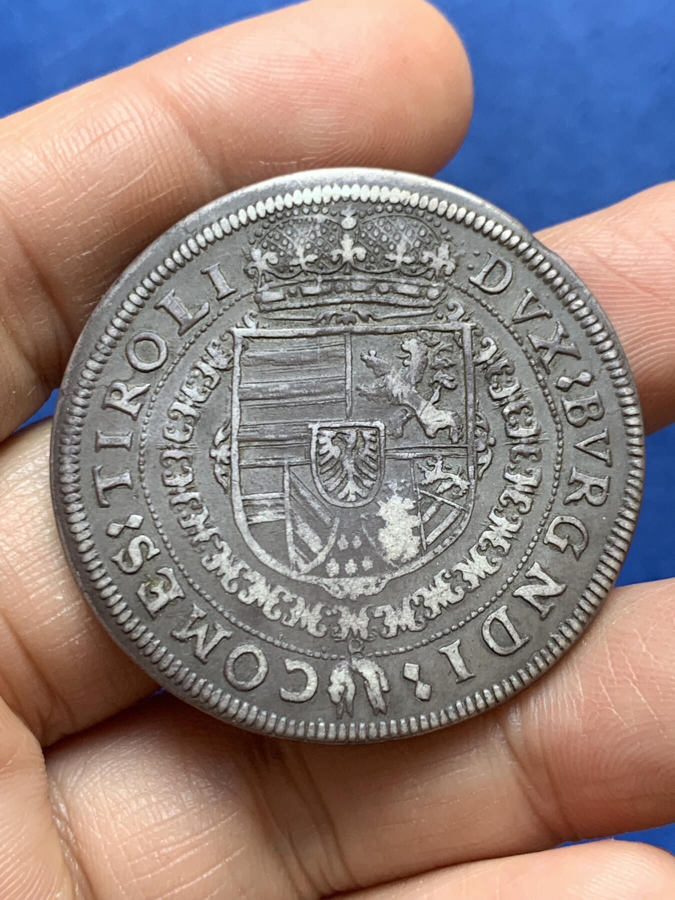 《竞宝斋》第471场 周日，周一，周二 3场连拍 （全场包邮）欢迎送拍 奥地利蒂罗尔 1630 感觉是骑字版 泰勒银币 利奥波德五世 哈布斯堡旁支三十年战争时期发行 大老黑包浆 细节见图