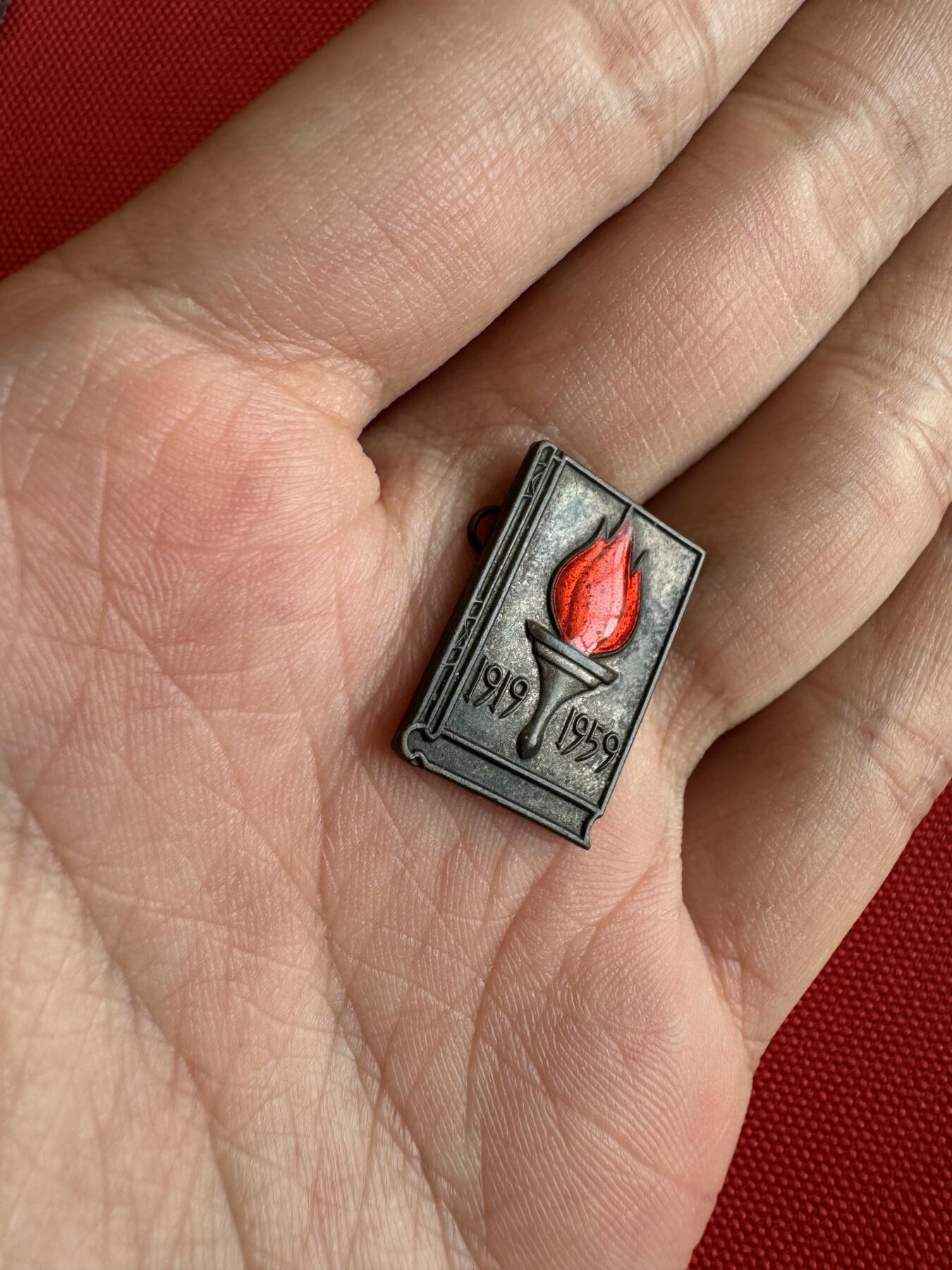 五哥徽章群   18号周三晚上八点4群联拍 铜章