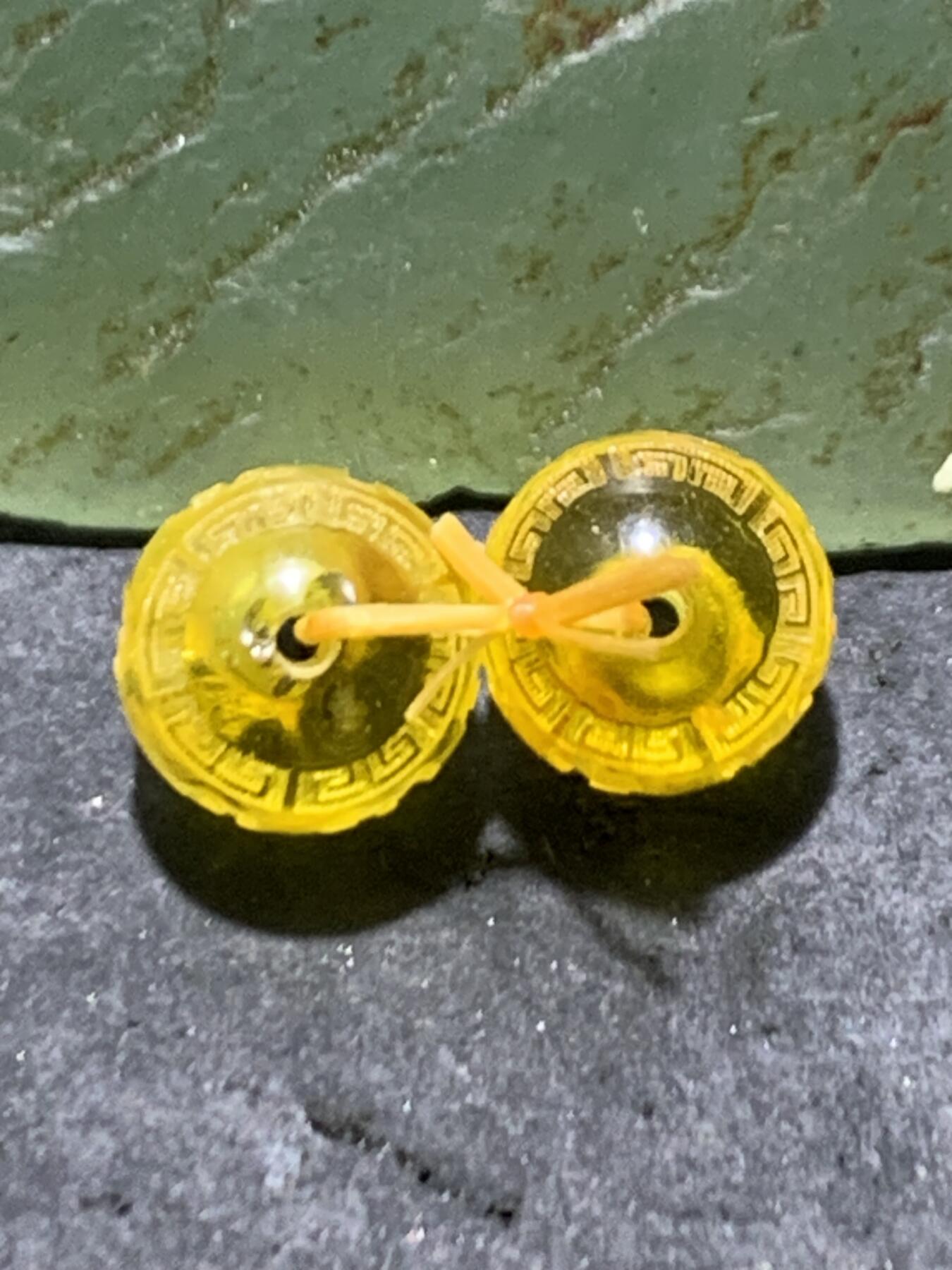 天然乌克兰原矿蜜蜡雕刻六字箴言腰珠两颗