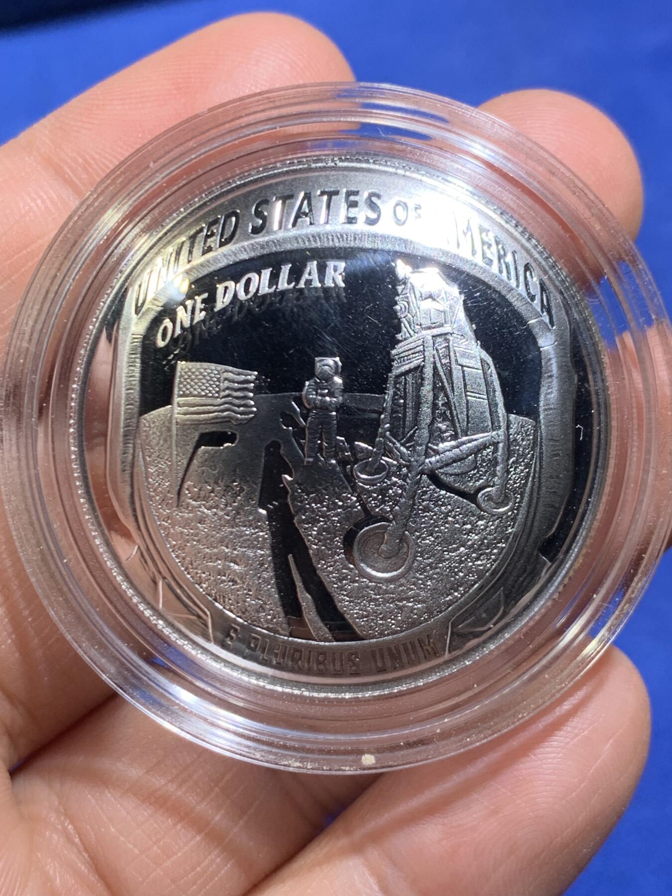 《竞宝斋》第471场 周日，周一，周二 3场连拍 （全场包邮）欢迎送拍 美国2019年1美元精制凹面银币 阿波罗11号50周年 999银26.73克 盒证全