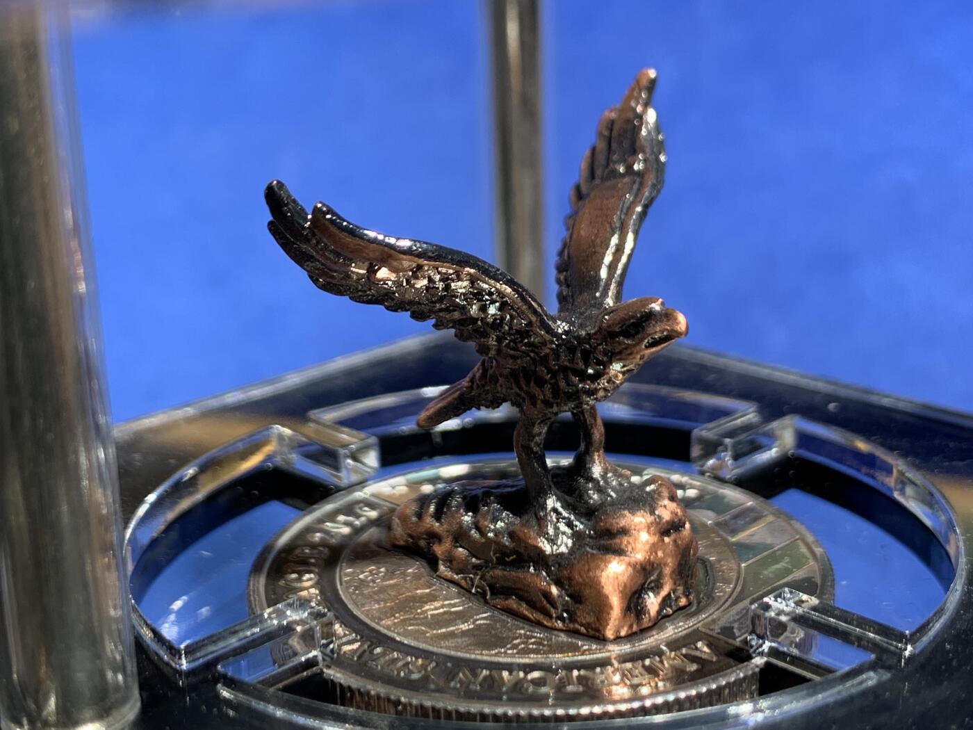 《竞宝斋》第471场 周日，周一，周二 3场连拍 （全场包邮）欢迎送拍 布基纳法索2016年1000法郎3枚立体雕塑银币套 美国银鹰 3X1盎司999银（3个雕塑鹰分别是镀金，镀银和仿古）发行量：333（有氧化） 盒证全（盒就是证）