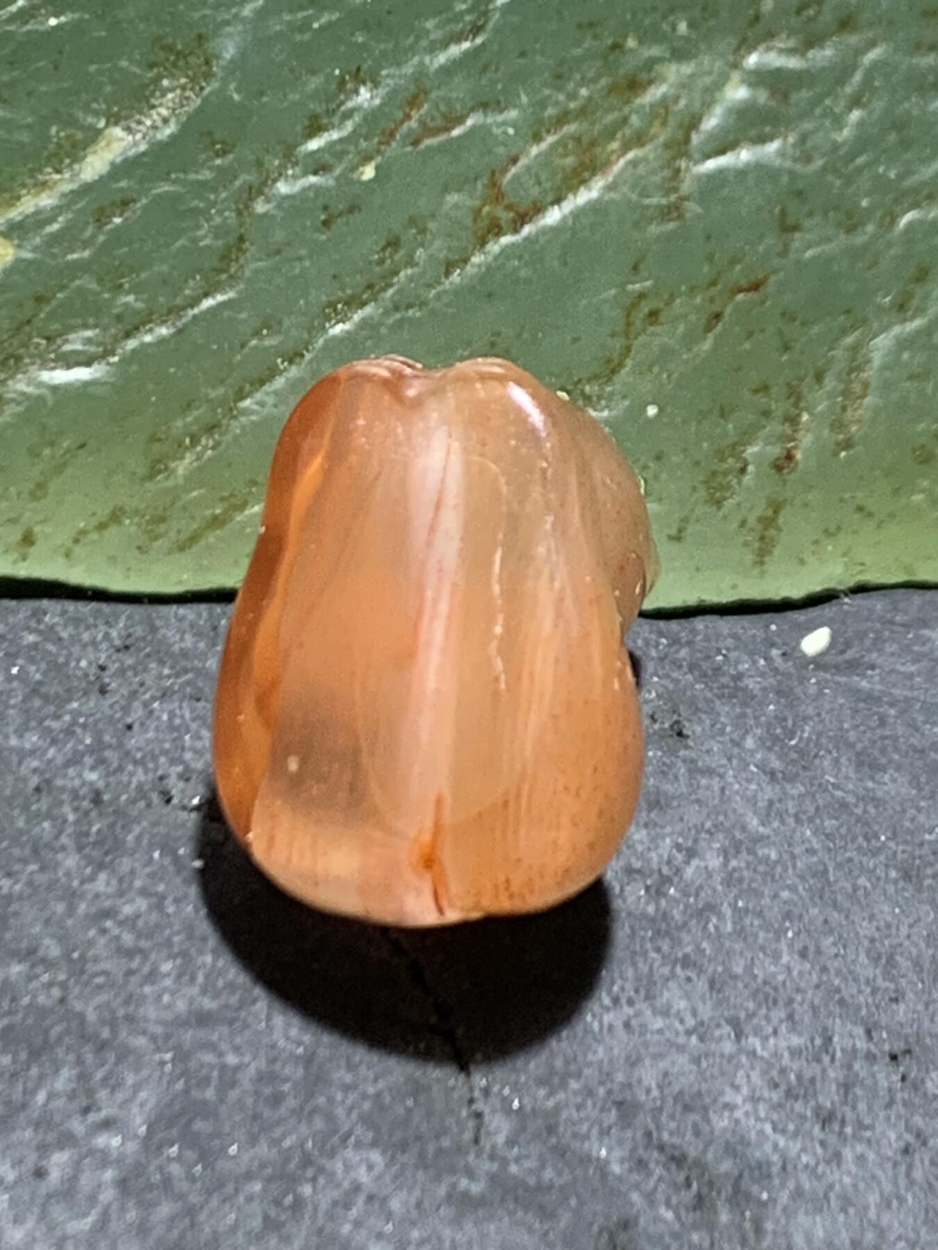 精美川料南红玛瑙雕刻小猫随形珠子一个，