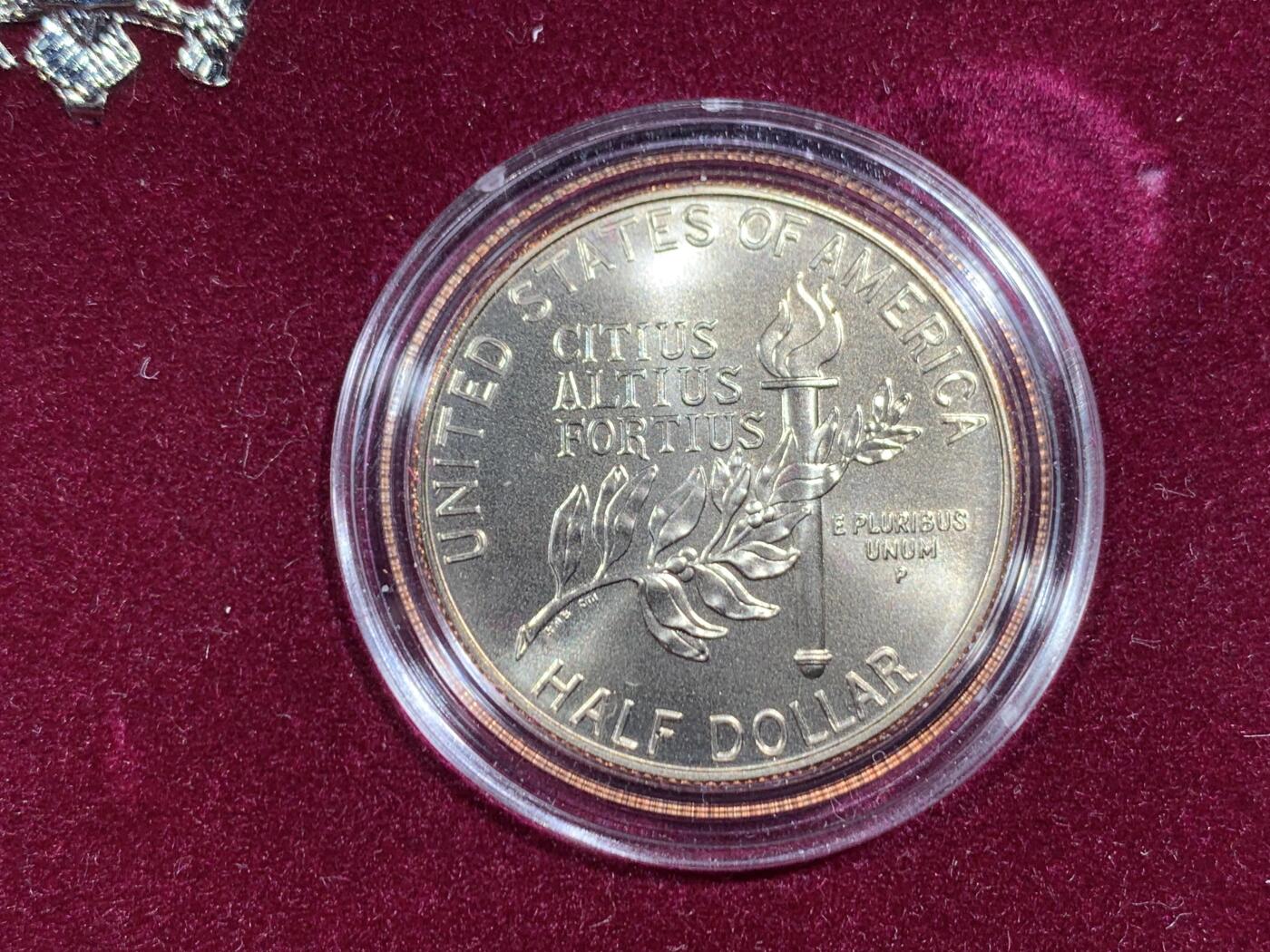 《竞宝斋》第471场 周日，周一，周二 3场连拍 （全场包邮）欢迎送拍 两枚一组 美国1992年第25届奥运会50美分/1美元纪念币 其中1美元是银币（900银 26.7克） 带证书