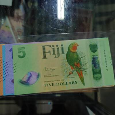 【陆续更新】世界钱币～微拍第240期暨2026年第21期  部分尾货整理陆续低价起拍清仓 - 2026年斐济5/10/20/50/100元 A冠全同号 全新绝品无47尾号119