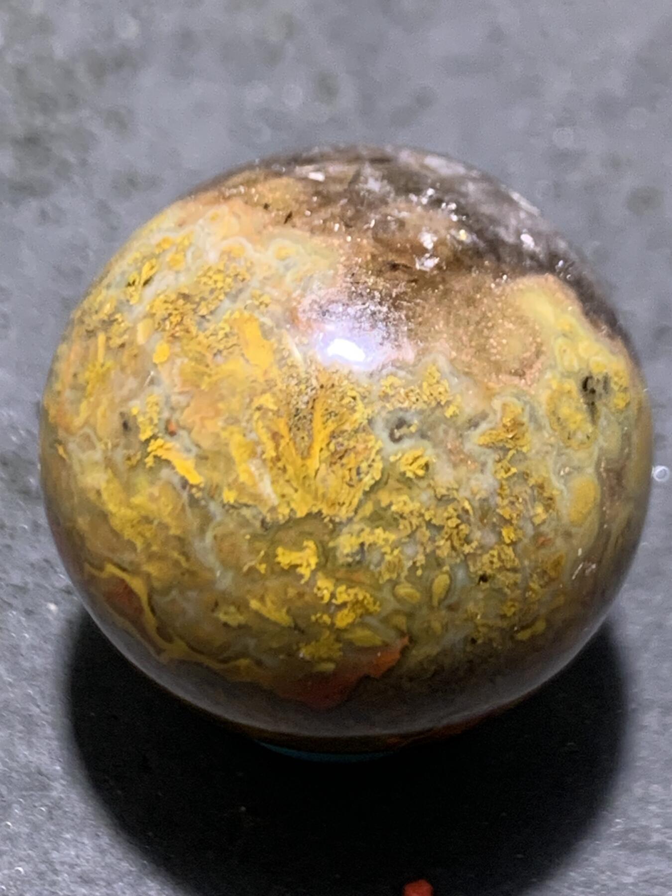 精美草花纹黑冰飘战国红玛瑙随形圆珠一颗！