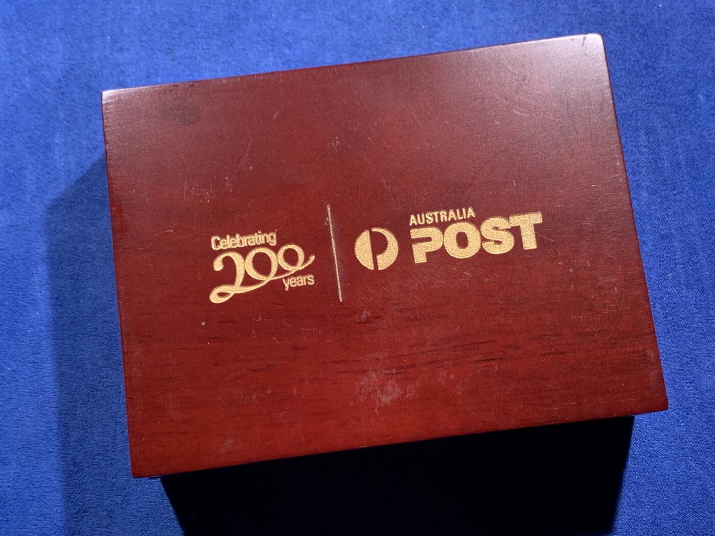 《竞宝斋》第471场 周日，周一，周二 3场连拍 （全场包邮）欢迎送拍 澳大利亚2009年55分彩色精制银币邮票套 邮筒200年纪念 999银15.573克 发行量9千 盒证全