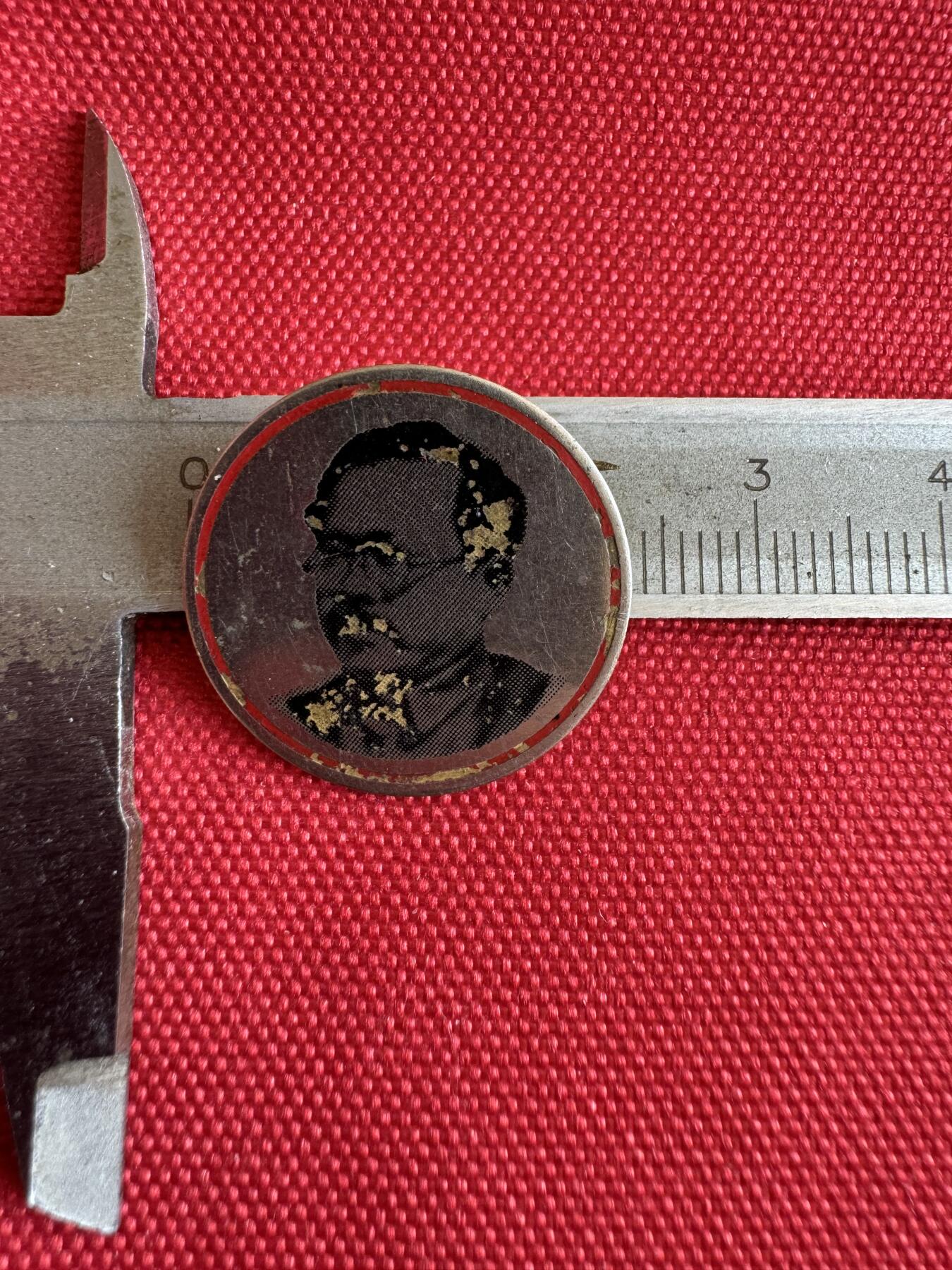 五哥徽章群   18号周三晚上八点4群联拍 任弼时