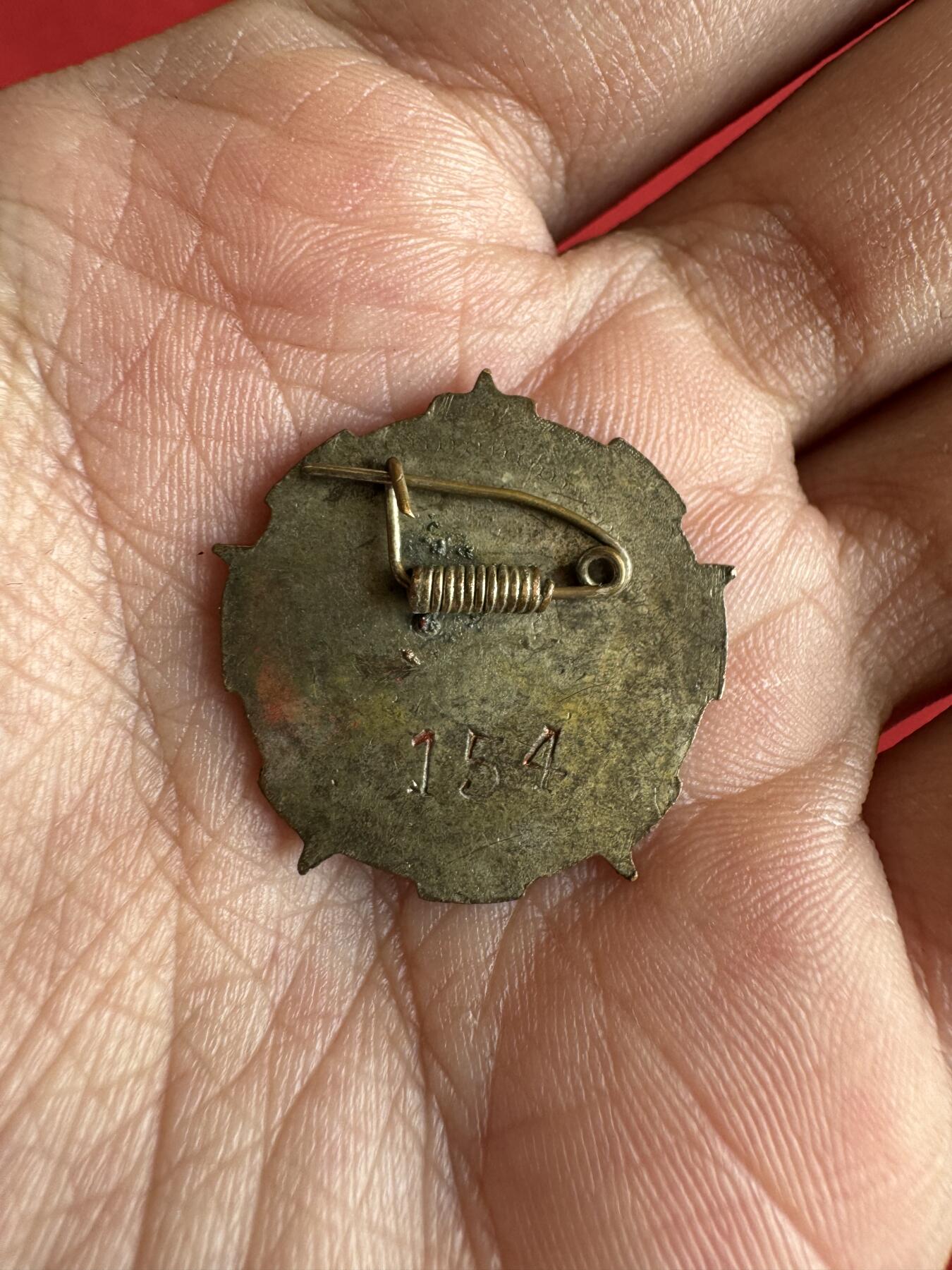 五哥徽章群   18号周三晚上八点4群联拍 铜章