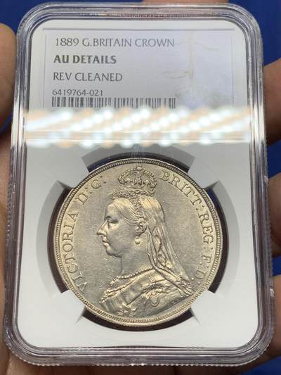 《竞宝斋》第471场 周日，周一，周二 3场连拍 （全场包邮）欢迎送拍 - NGC AUD 英国 1889年 维多利亚 马剑 1克朗 银币，仅单面清洗