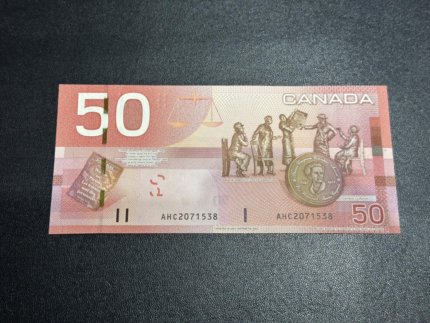 《外钞收藏家》第六百一十八期（精品场）（长期征集拍品、欢迎藏友们联系合作） 加拿大2004年首发年份之旅系列50元（全程无4尾8，五君子塑像和“卡斯格兰志愿者服务奖”奖章）	UNC