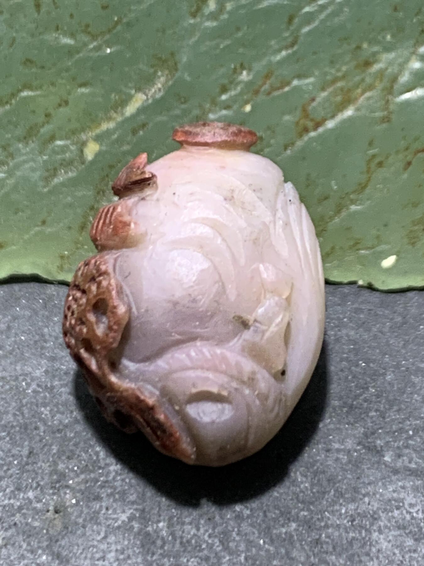 精美高玉化亚光盐源玛瑙手工雕刻山水珠一颗