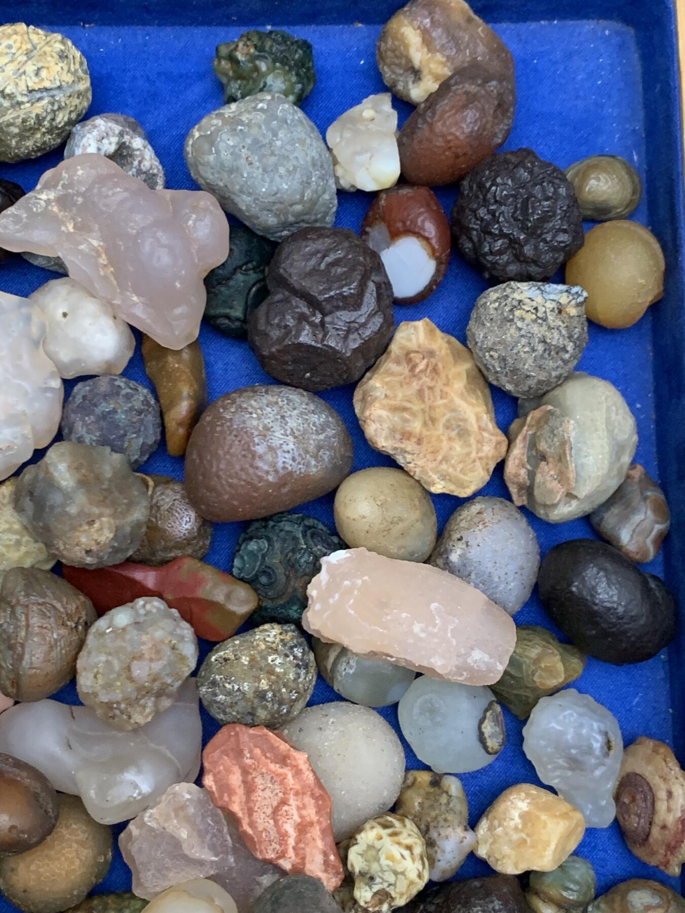 《竞宝斋》第471场 周日，周一，周二 3场连拍 （全场包邮）欢迎送拍 各类奇石玛瑙 重约2040克 细节品相见图