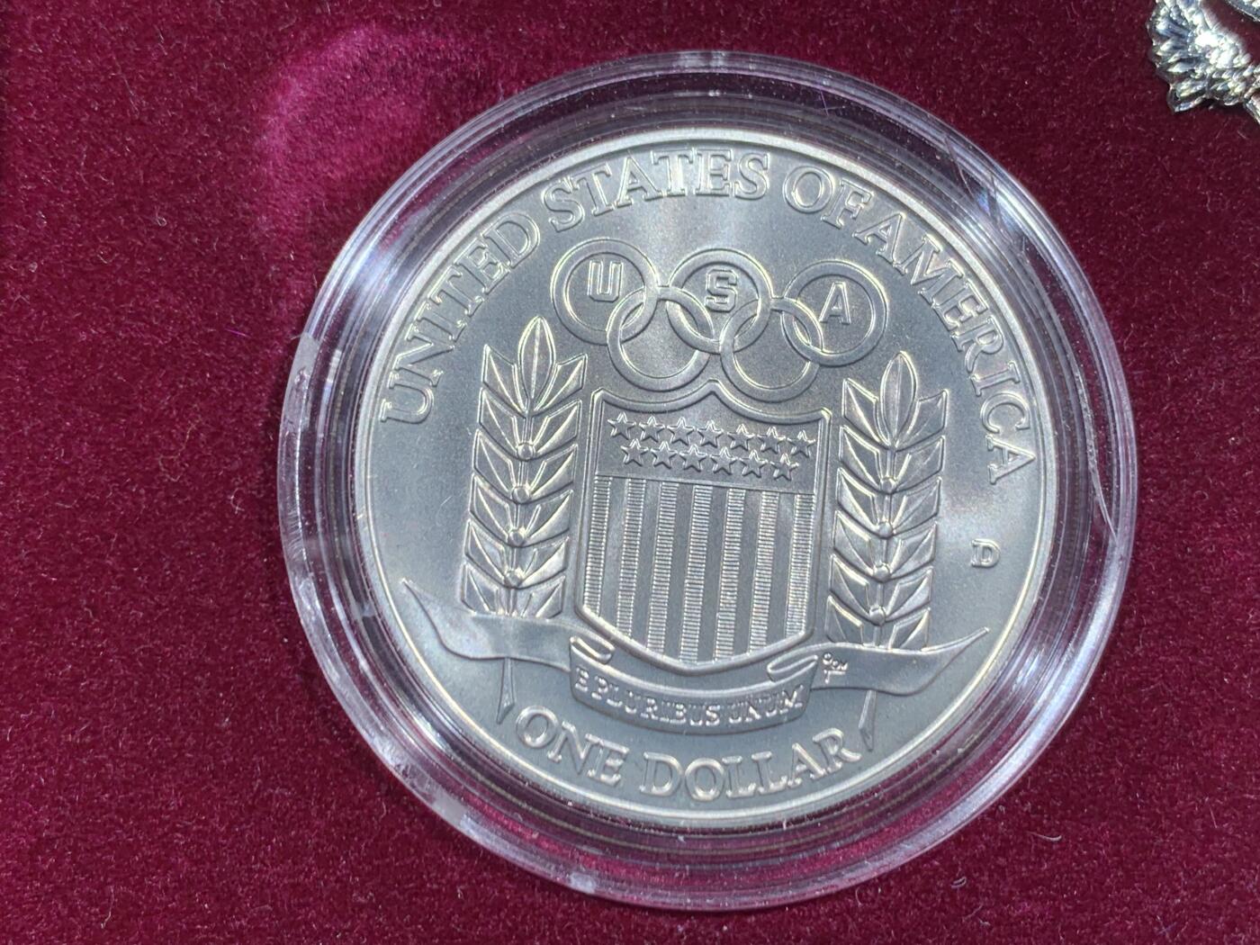 《竞宝斋》第471场 周日，周一，周二 3场连拍 （全场包邮）欢迎送拍 两枚一组 美国1992年第25届奥运会50美分/1美元纪念币 其中1美元是银币（900银 26.7克） 带证书