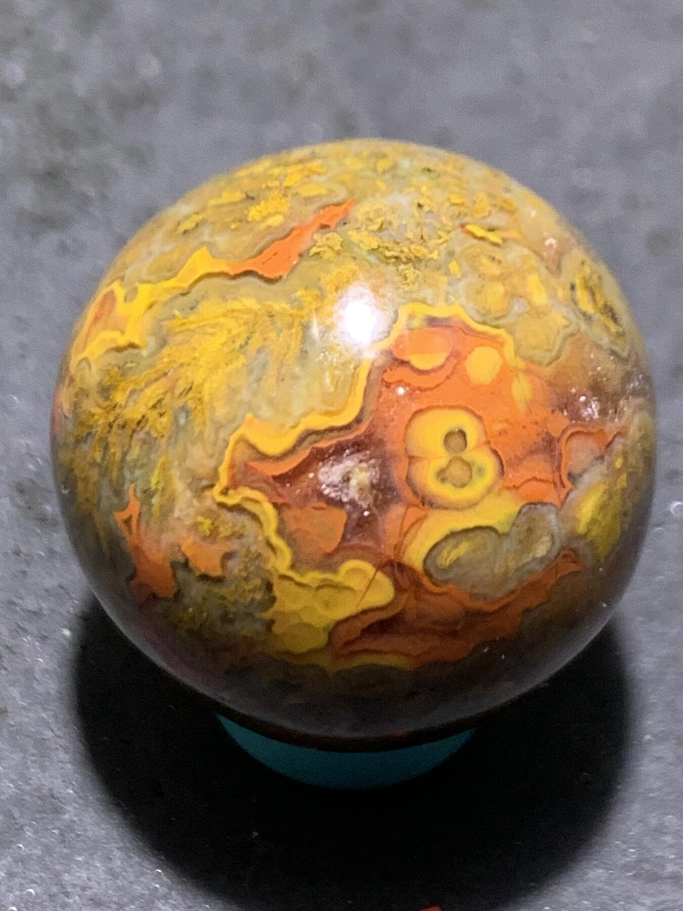 精美草花纹黑冰飘战国红玛瑙随形圆珠一颗！