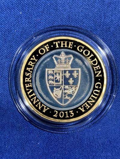 《竞宝斋》第471场 周日，周一，周二 3场连拍 （全场包邮）欢迎送拍 - 2013年英国2英镑银质精制币，纪念几内亚金币350周年，带原盒，限量7500枚。